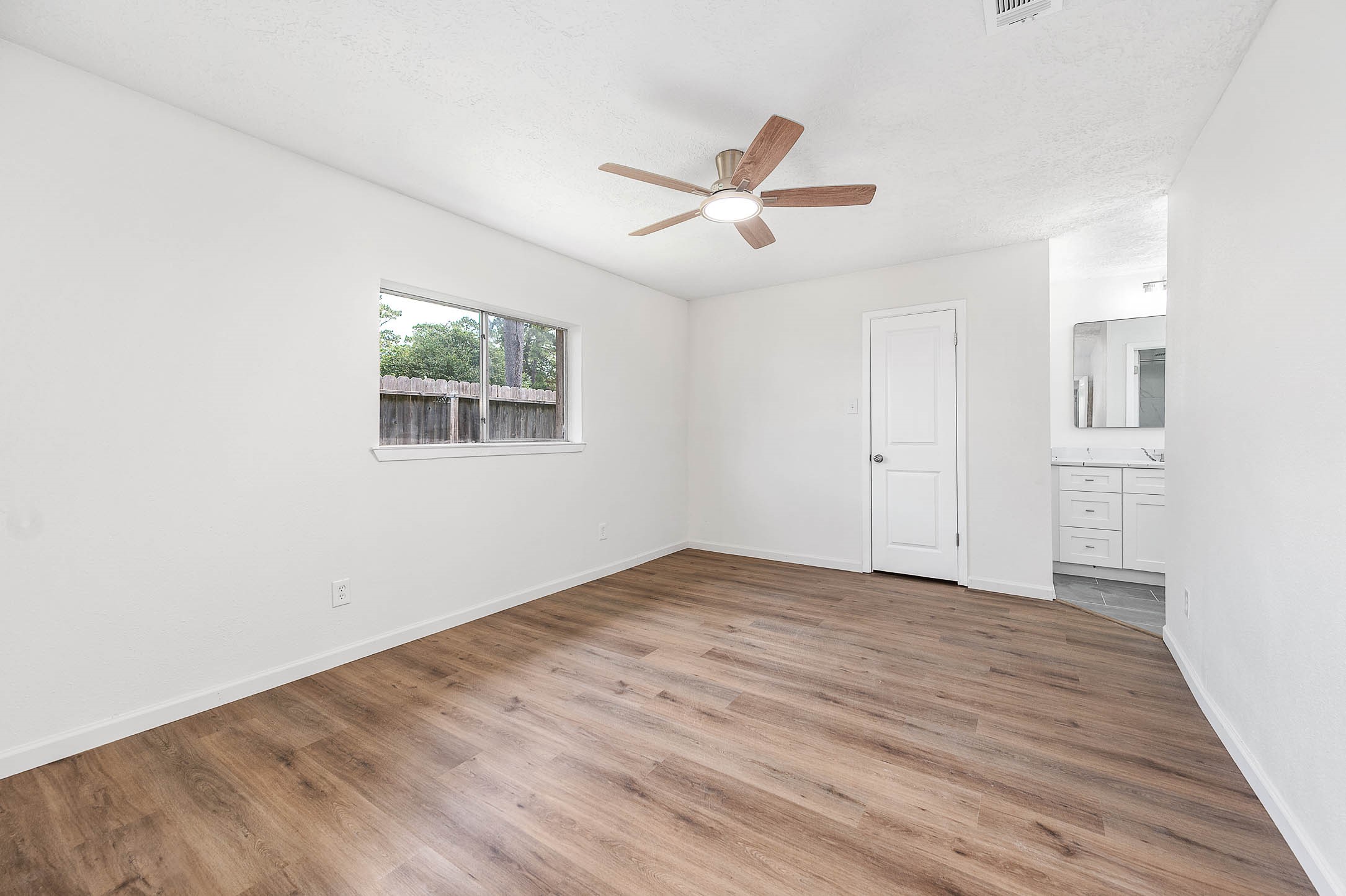 6526 Lynngate Drive Property Photo 13