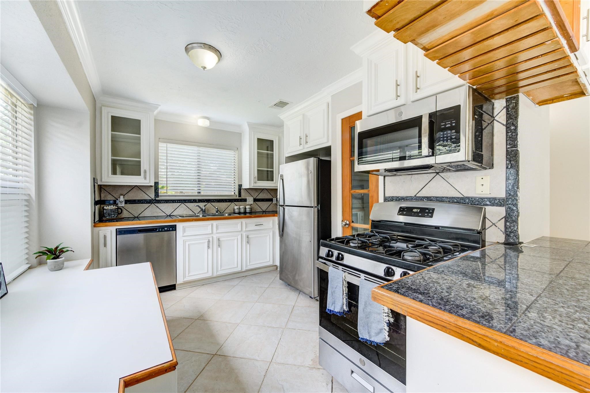 5255 Beaverbrook Drive Property Photo 10