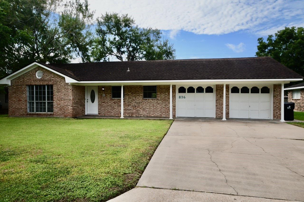 826 Walger Avenue Property Photo 1