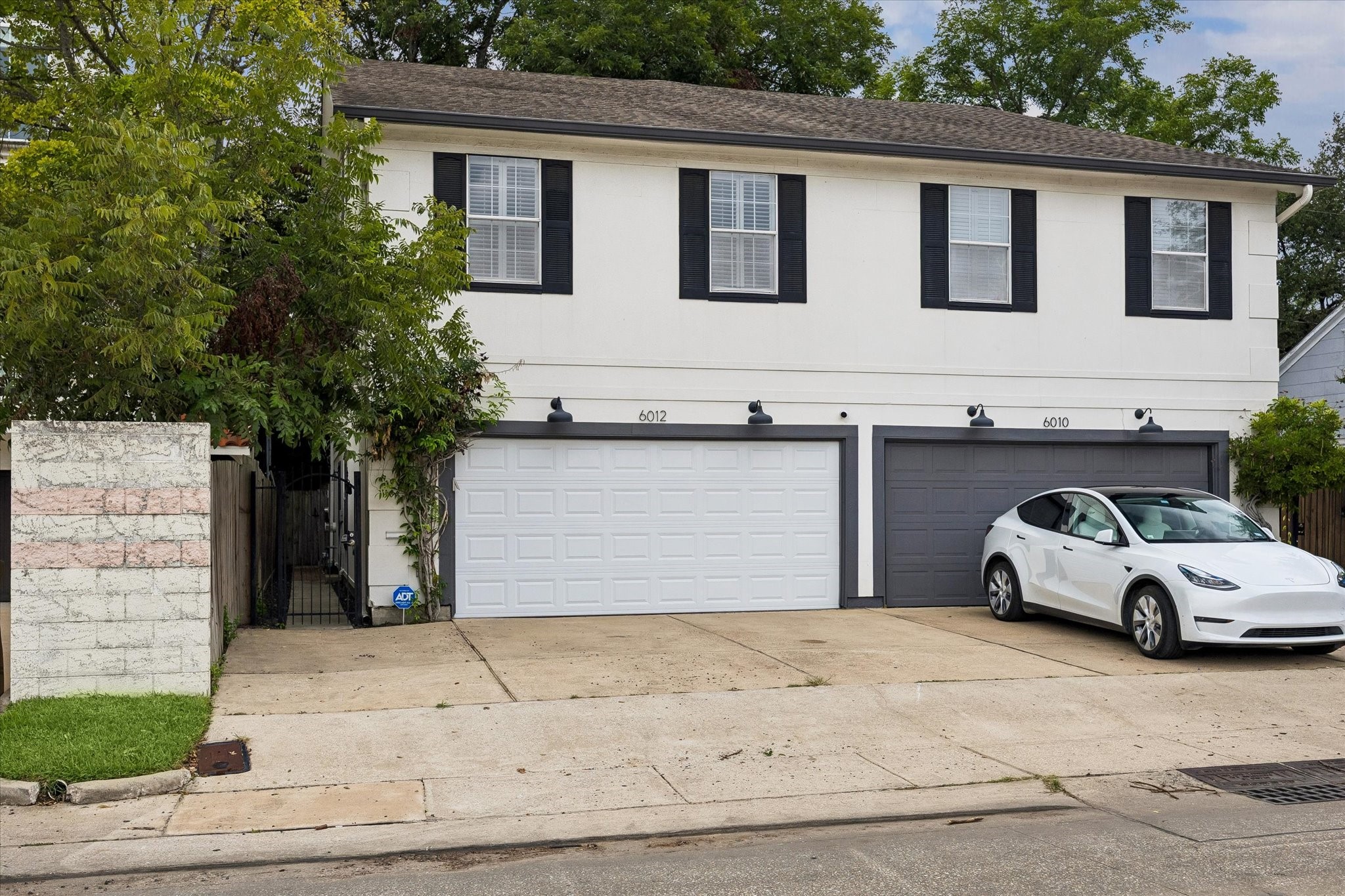 6012 Kirby Drive Property Photo 1