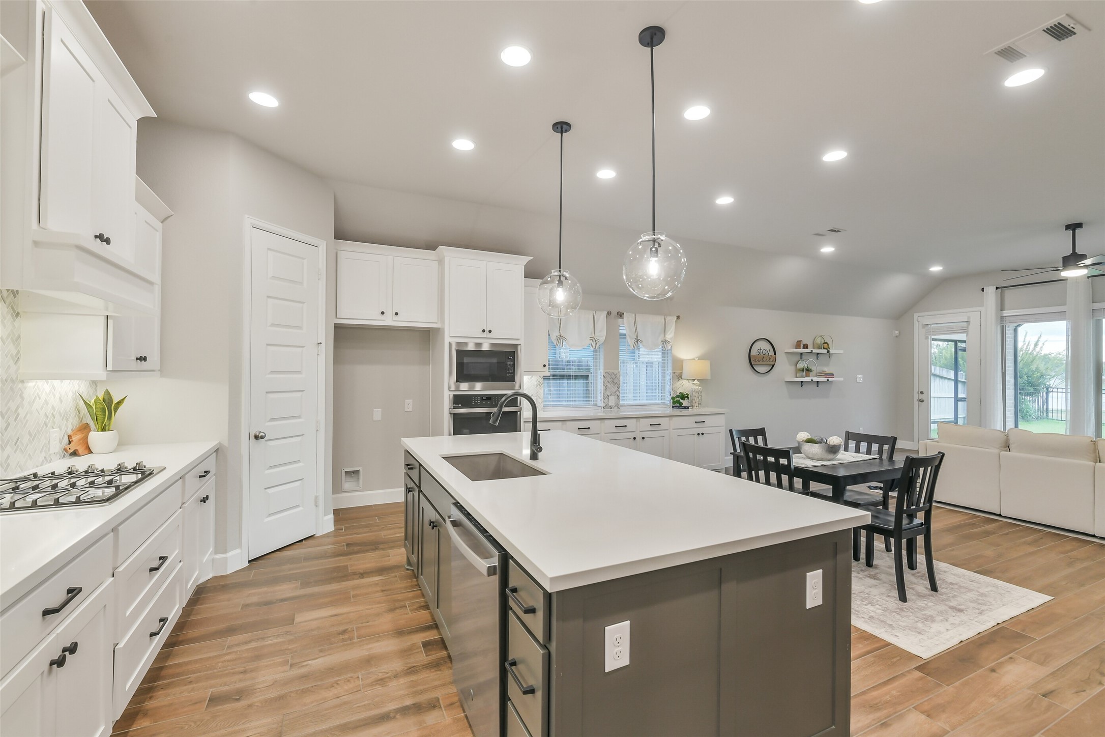 20423 Avelignese Way Property Photo 10