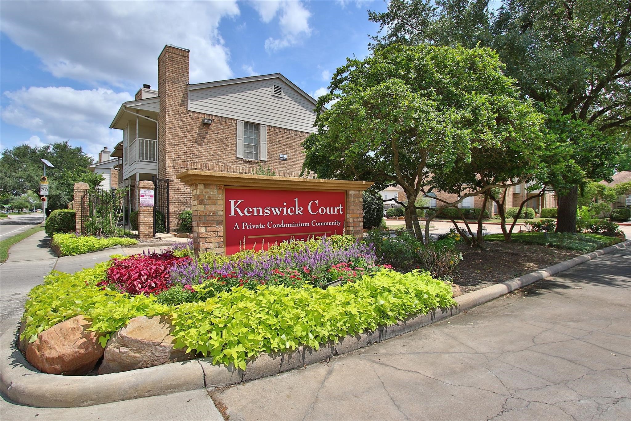 10615 Briar Forest Drive 402 Property Photo 1