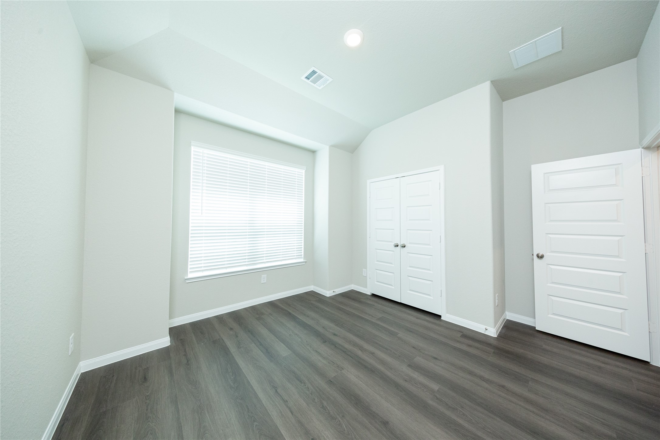 3021 Mustang Grove Way Property Photo 4