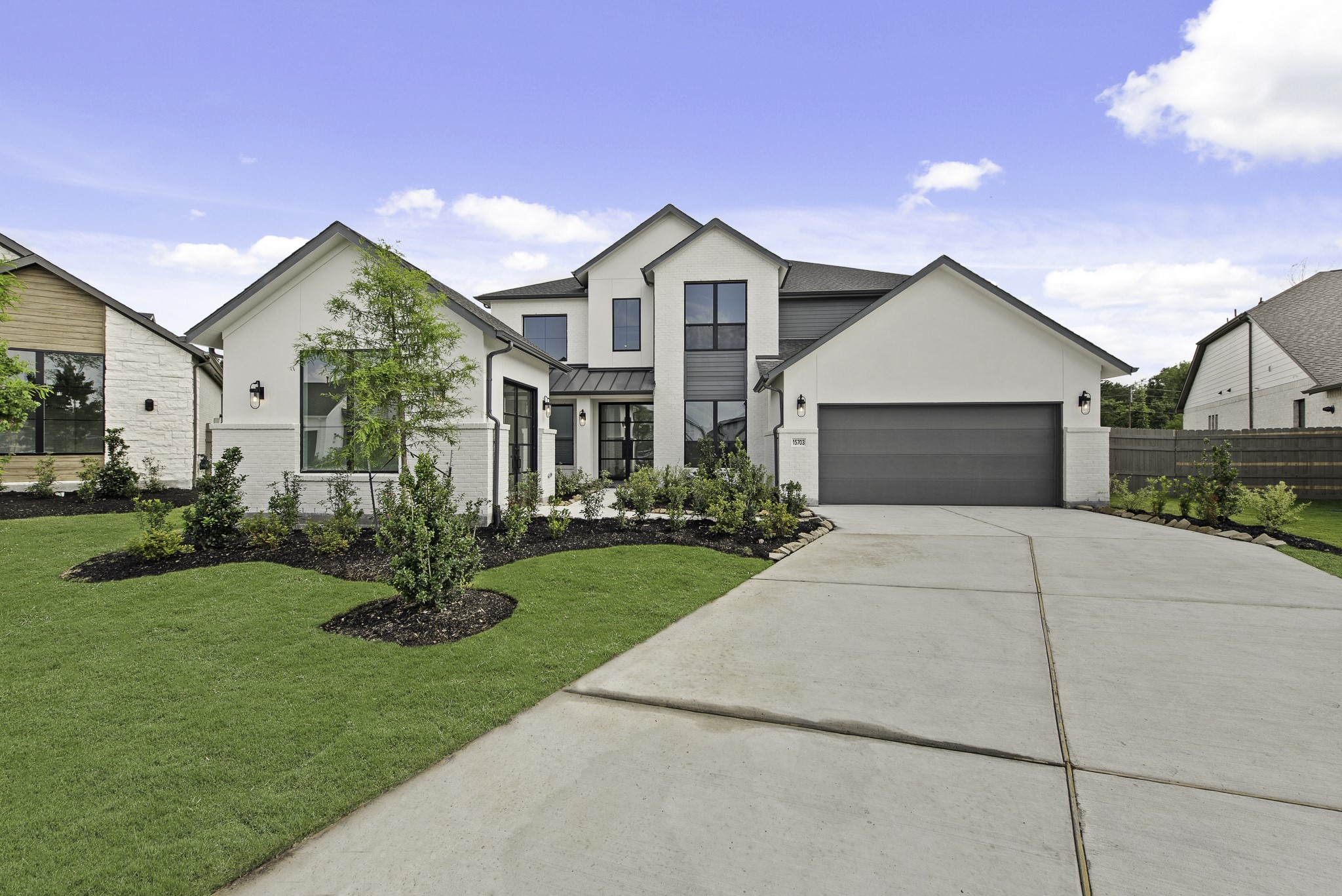 15703 Saffron Summer Street Property Photo 2