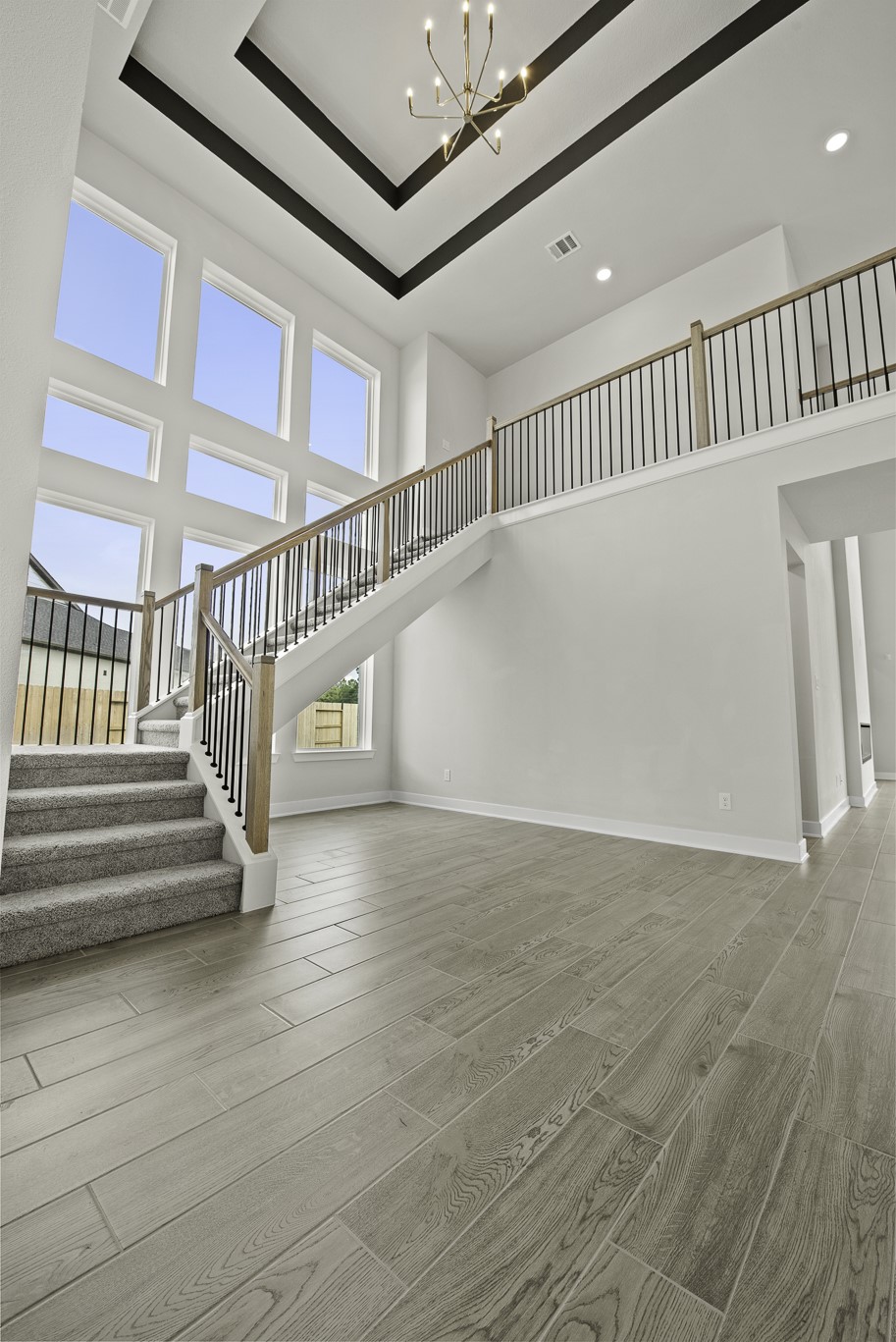 15703 Saffron Summer Street Property Photo 3