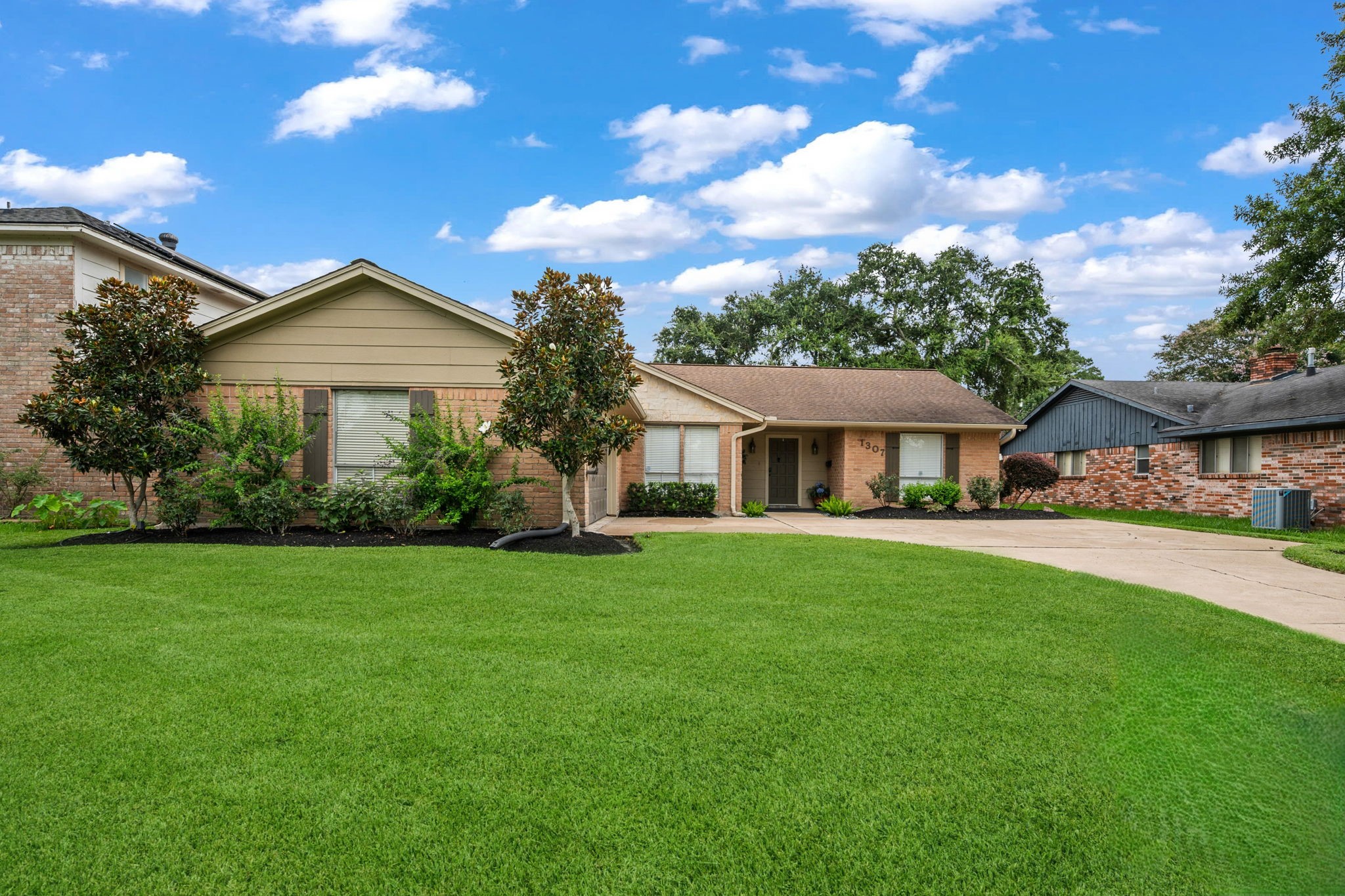 1307 Creek Hollow Drive Property Photo 3
