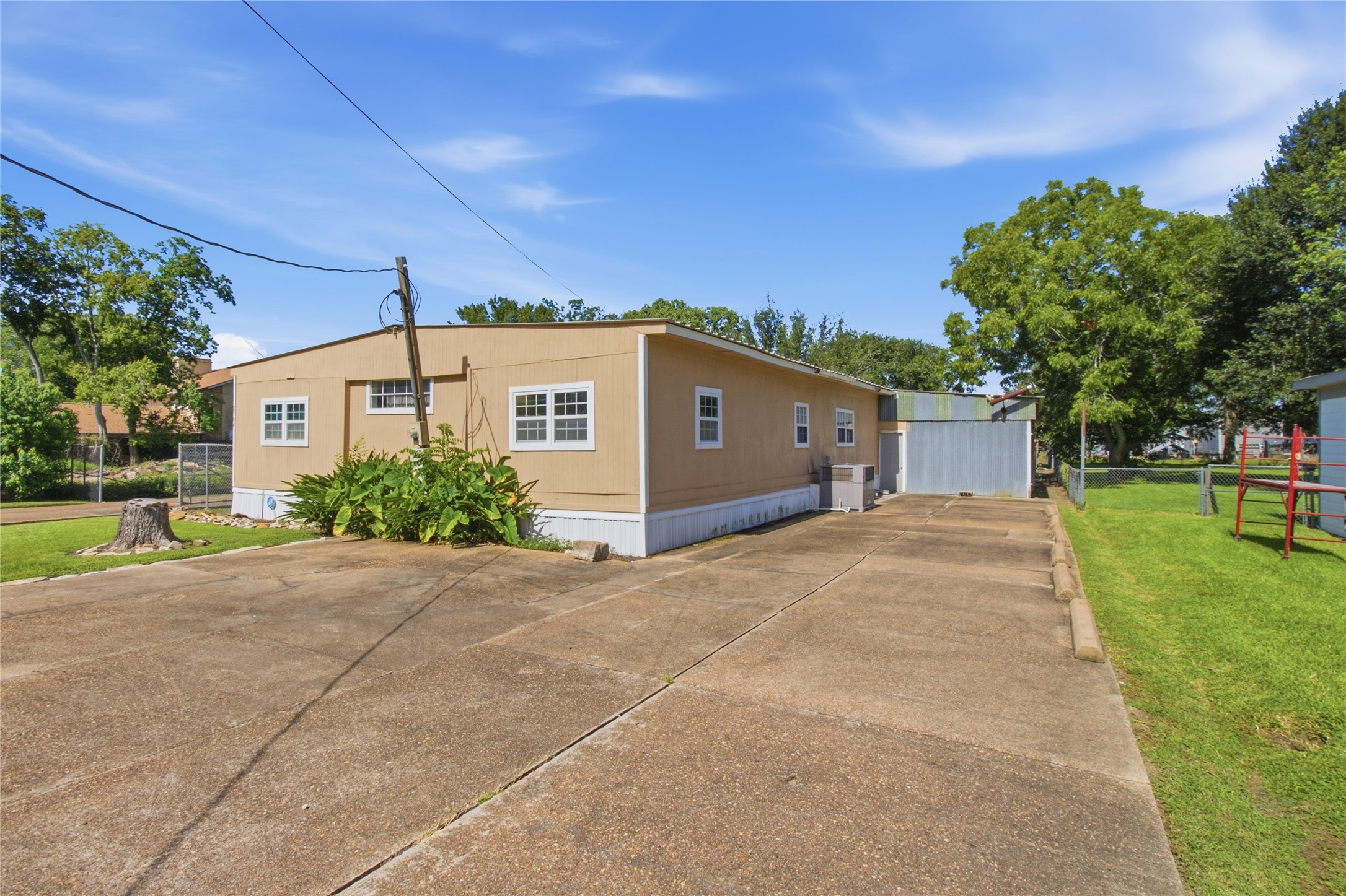 2704 Sinclair Street Property Photo 2