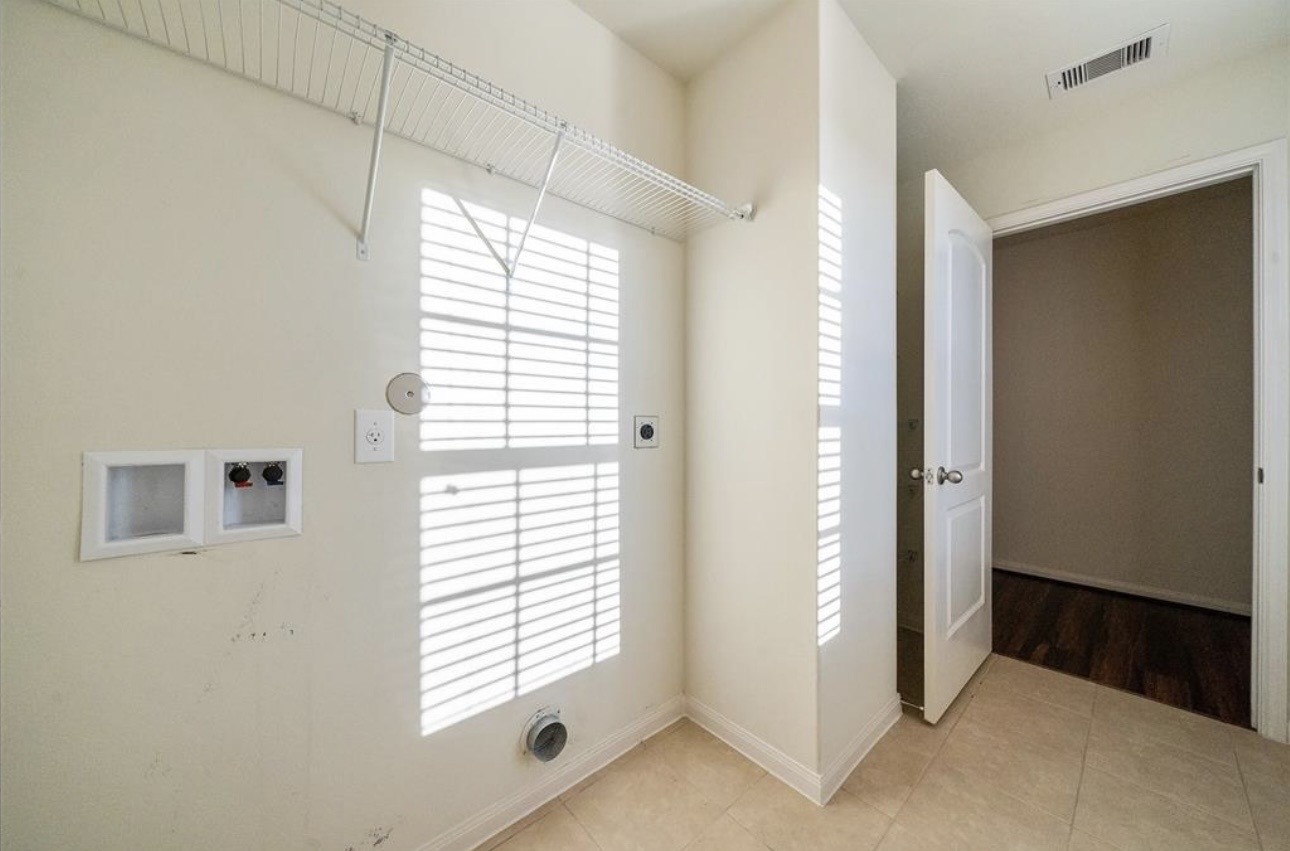 9439 Grand Spark Drive Property Photo 6