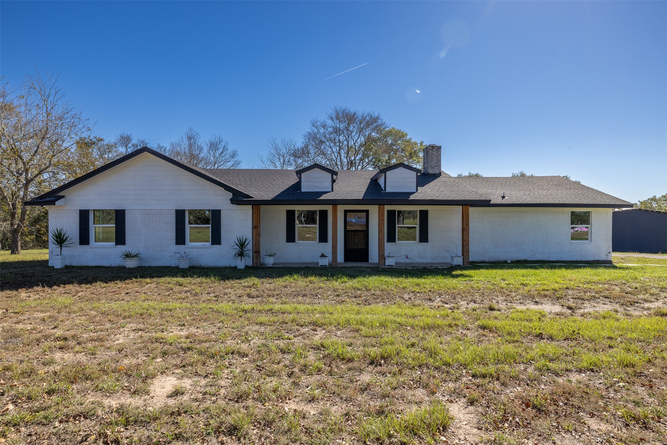 16088 Hwy 105 Property Photo 2