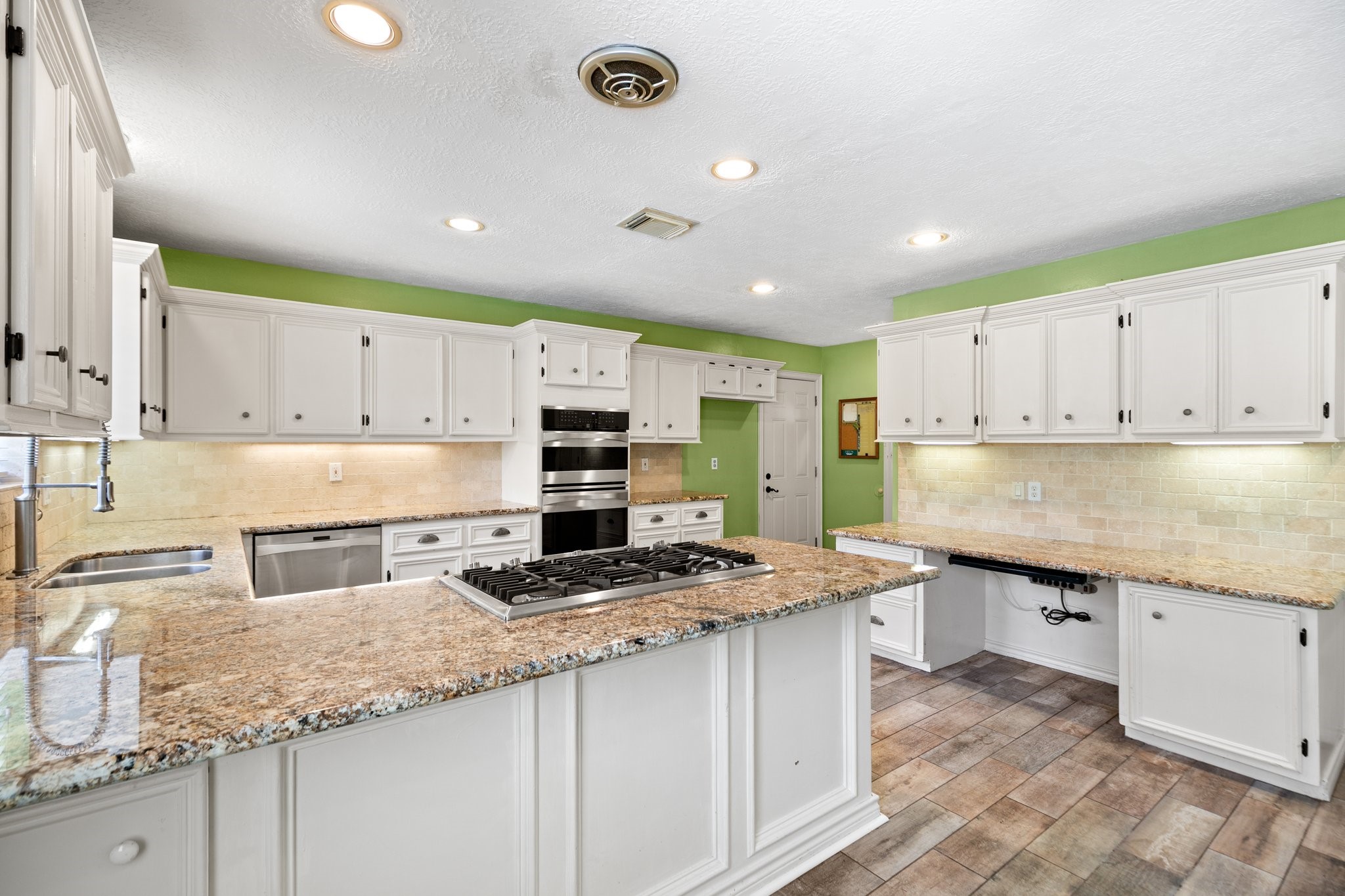 12923 Hunterfield Drive Property Photo 15