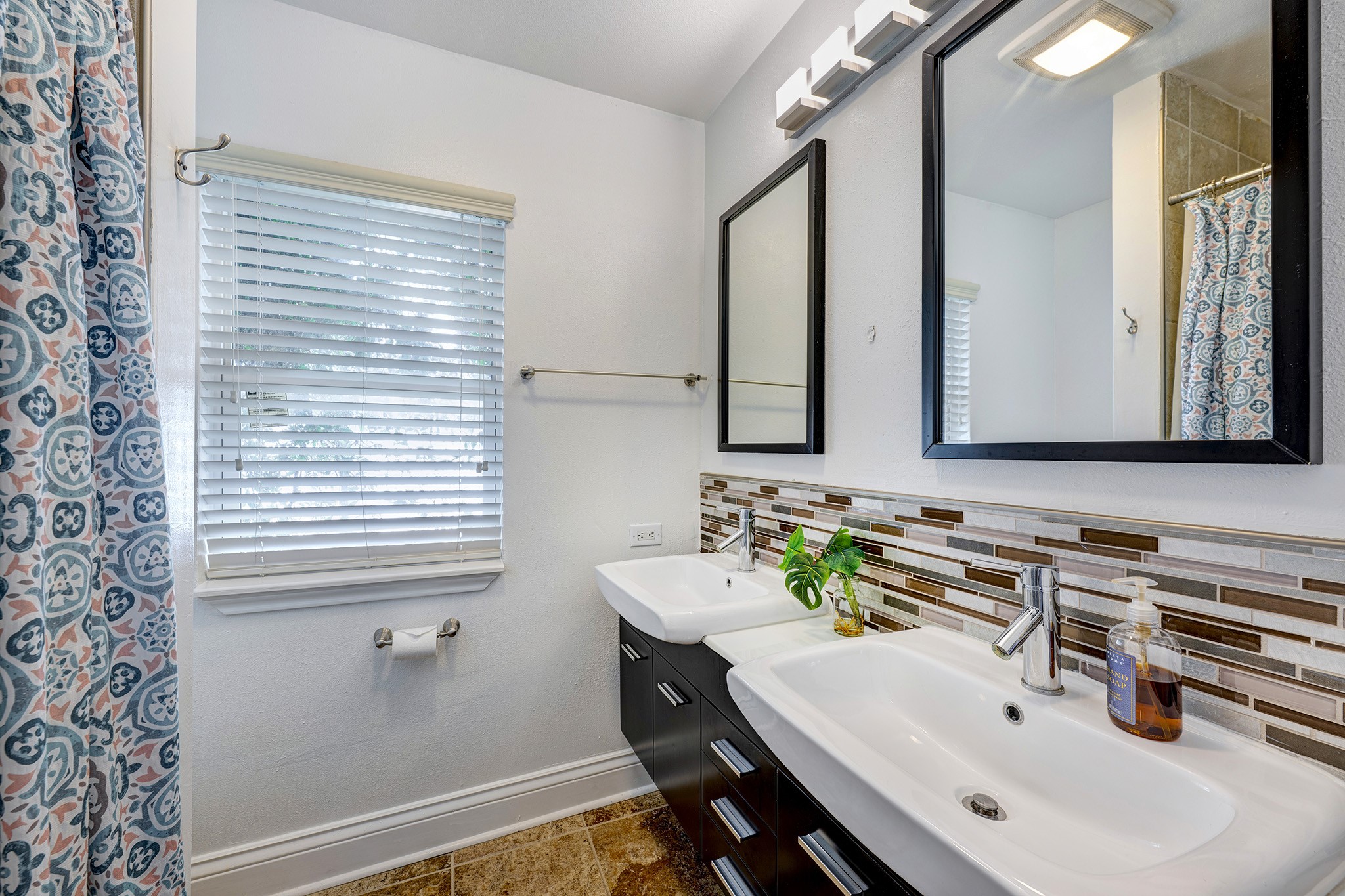 1811 Marshall Street B Property Photo 10