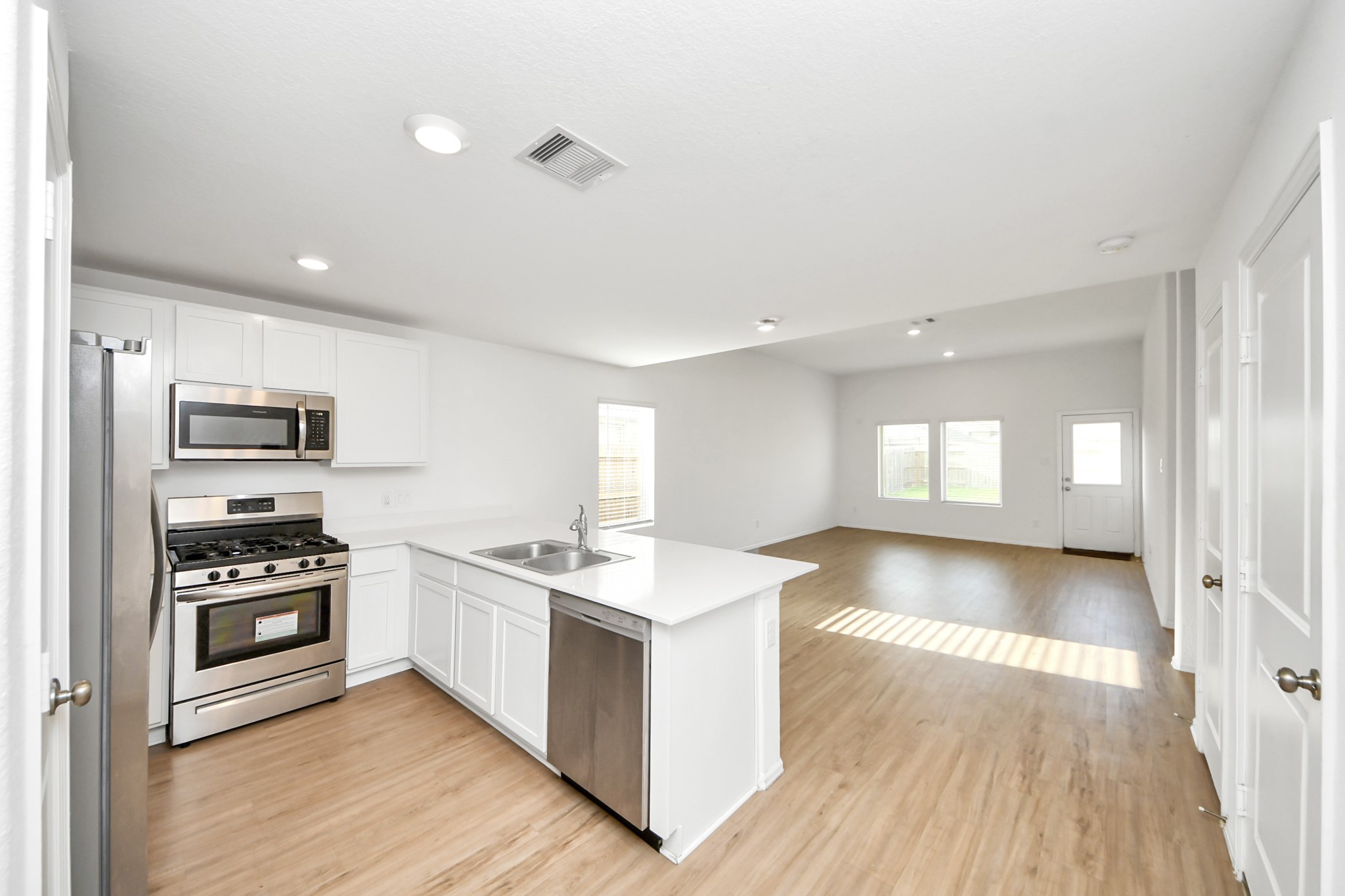 1409 Twilight Green Drive Property Photo 6