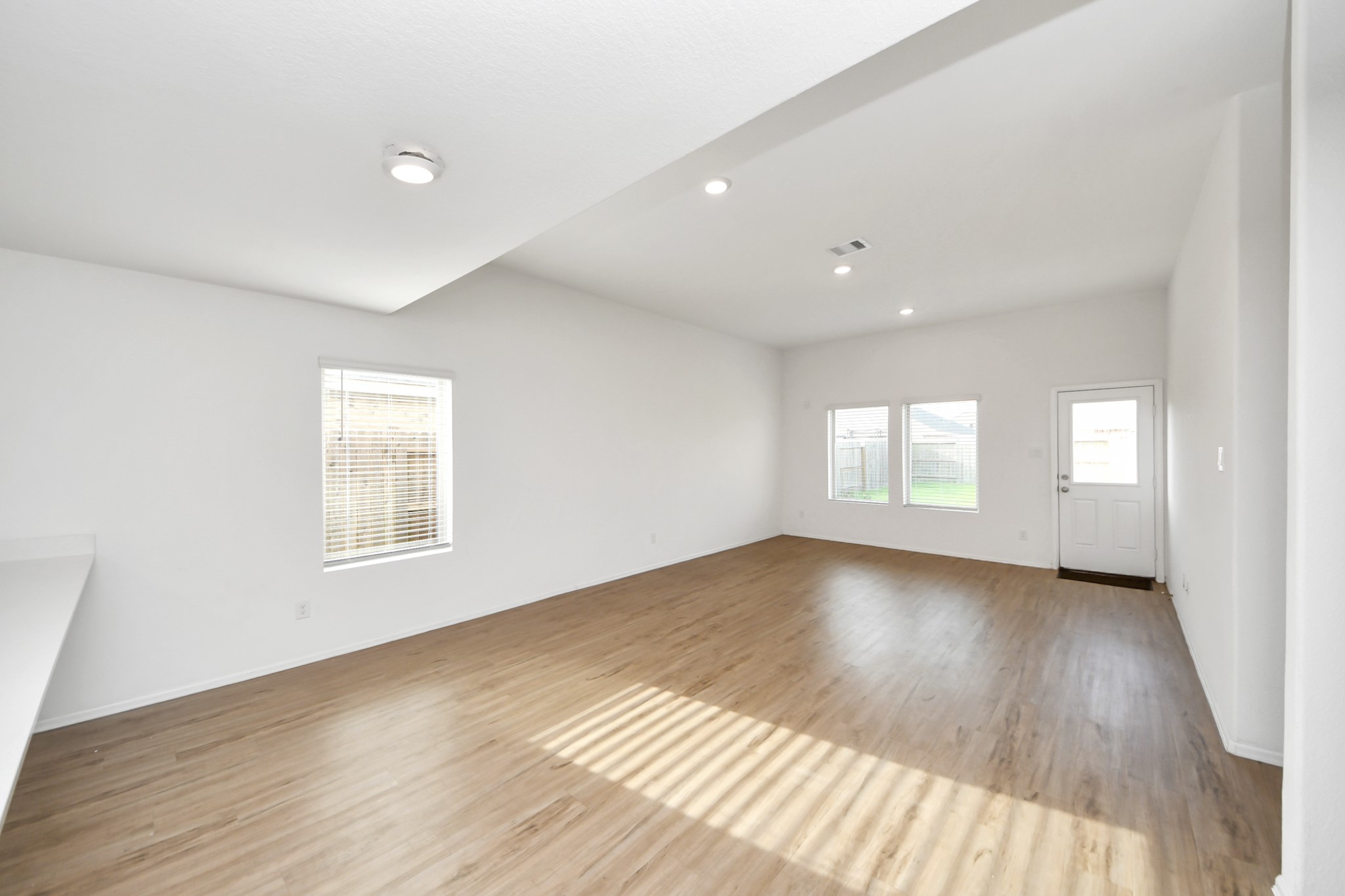 1409 Twilight Green Drive Property Photo 8