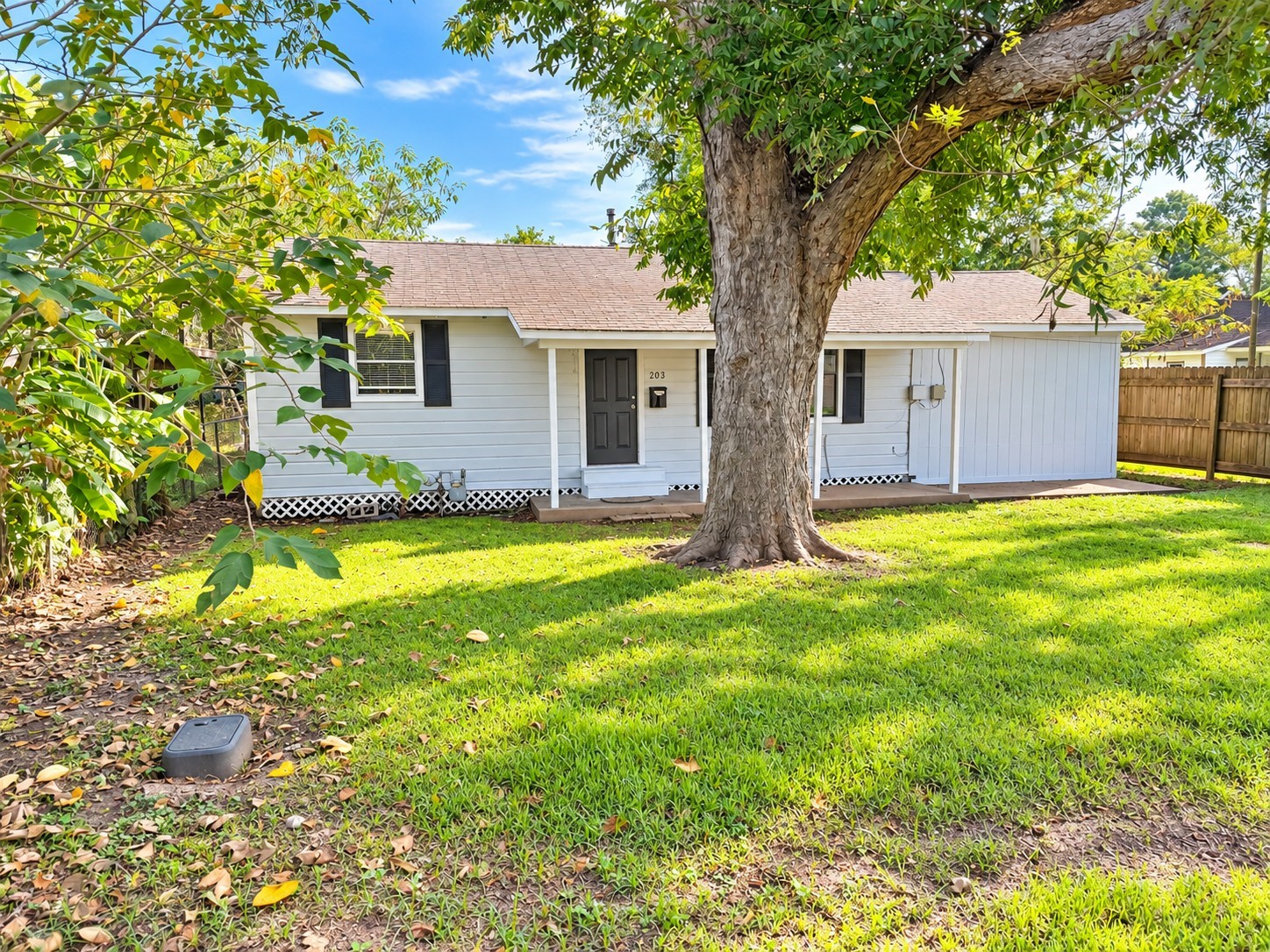 203 S Fig Street Property Photo 1