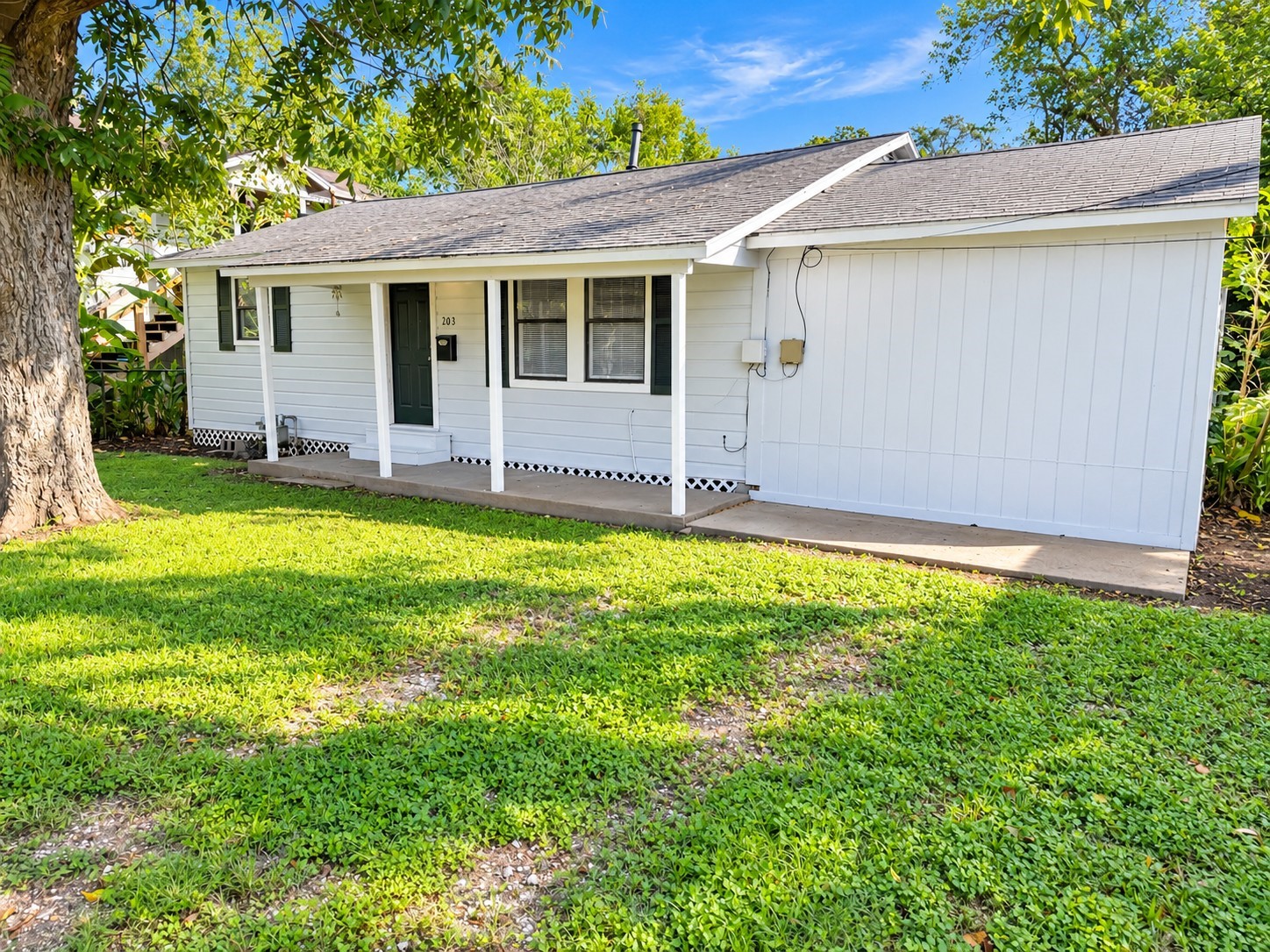 203 S Fig Street Property Photo 2