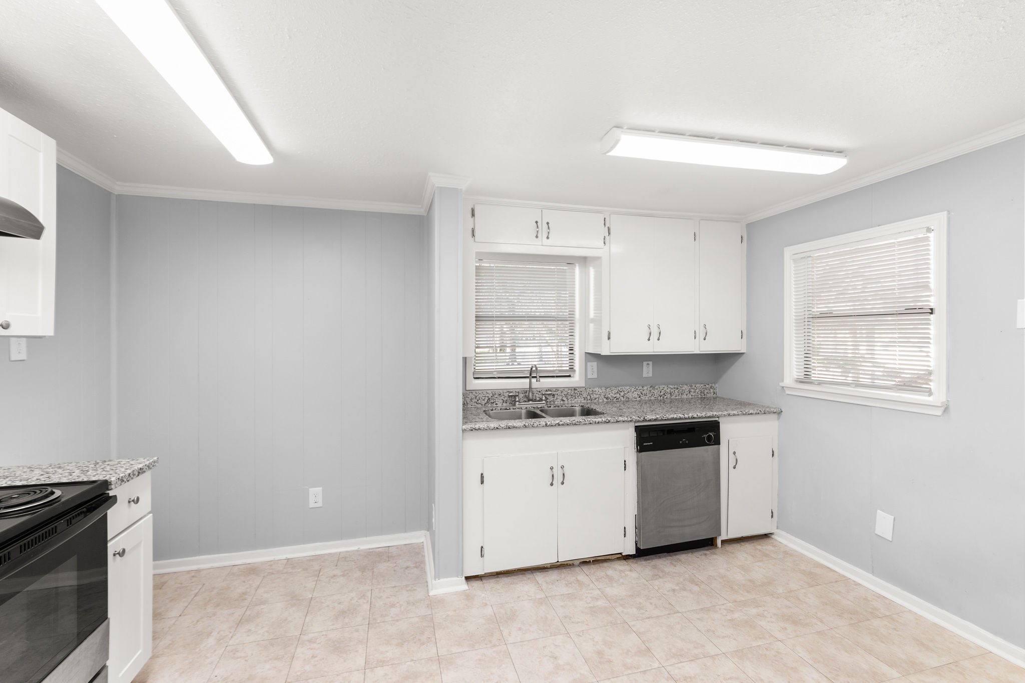 203 S Fig Street Property Photo 6