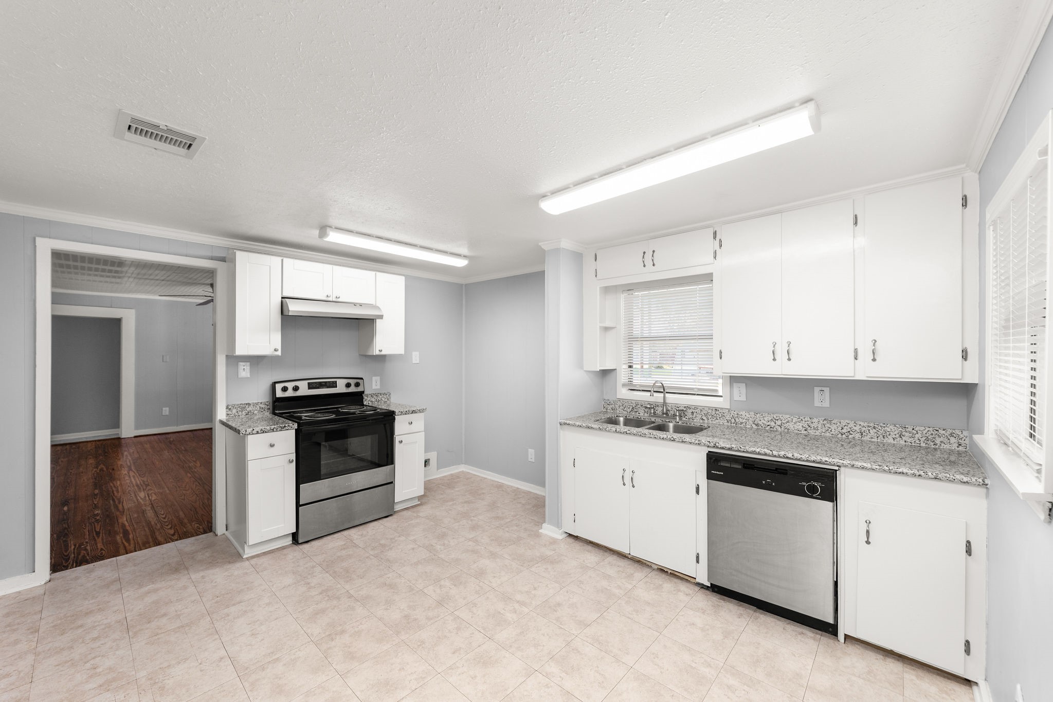 203 S Fig Street Property Photo 8