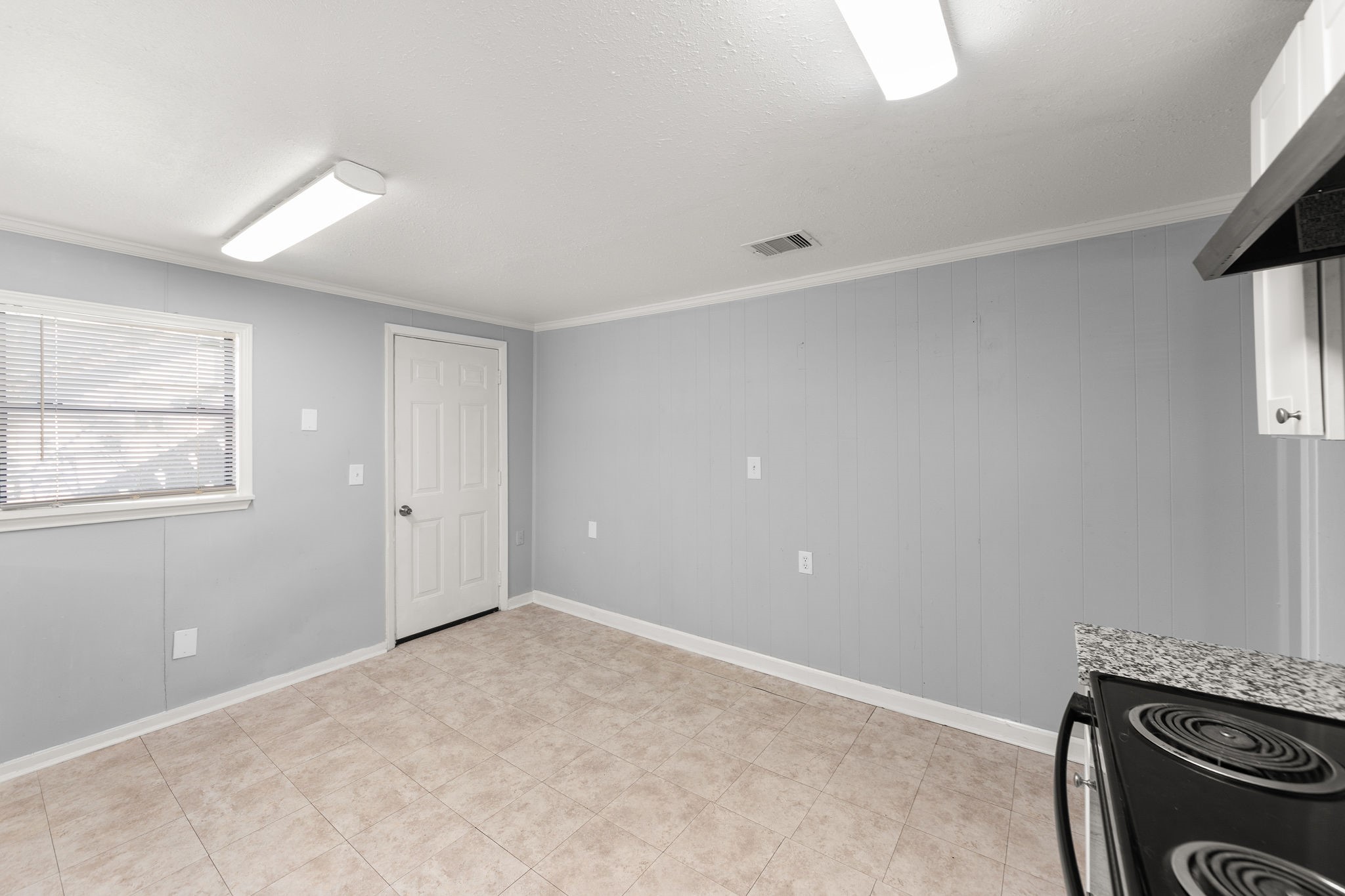 203 S Fig Street Property Photo 9