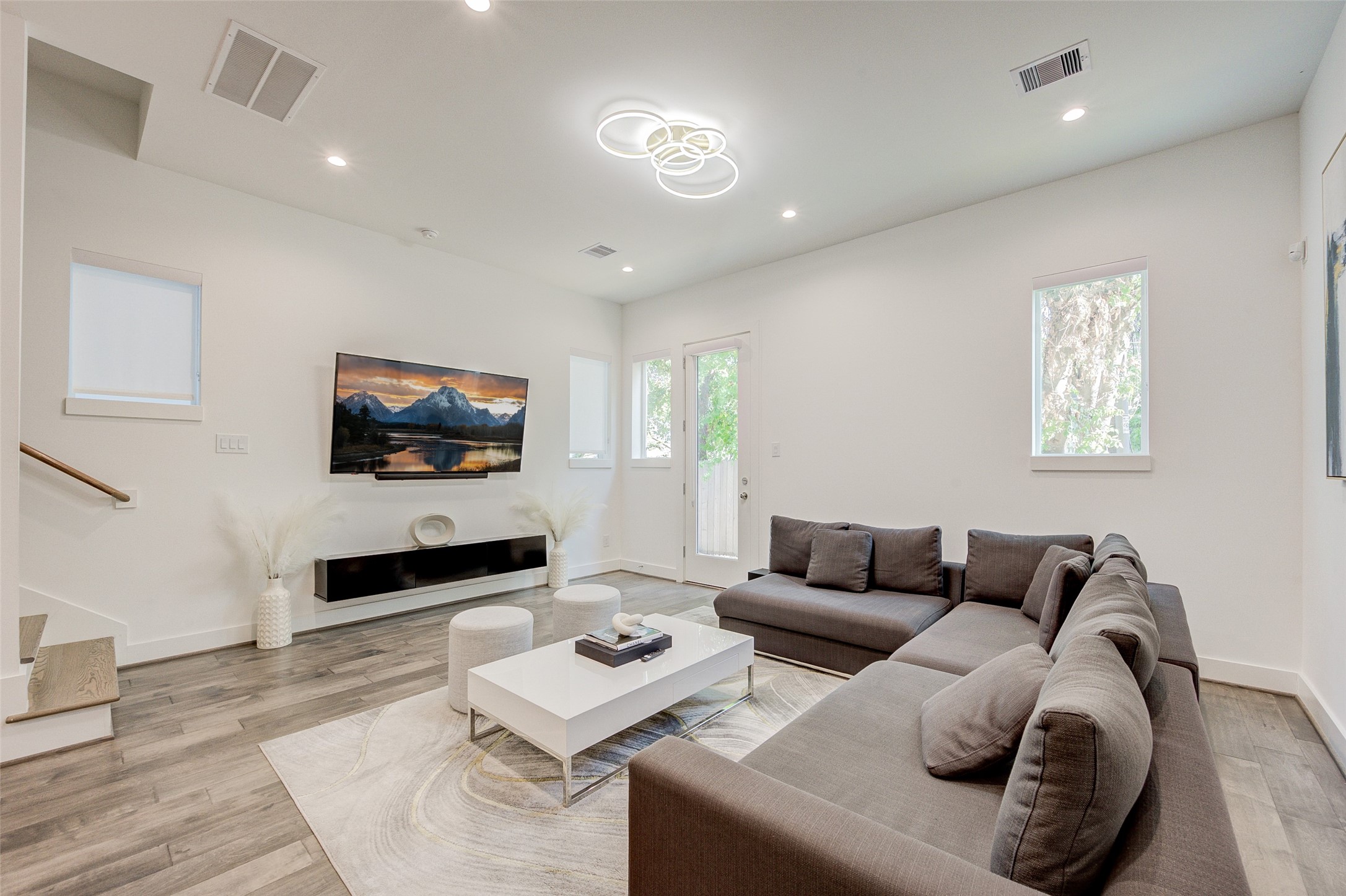 5839 Dolores Street Property Photo 1