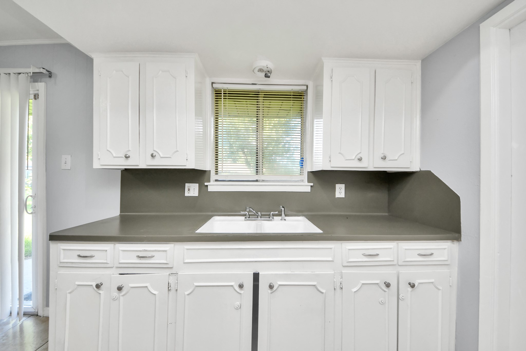 3806 Charriton Drive Property Photo 8