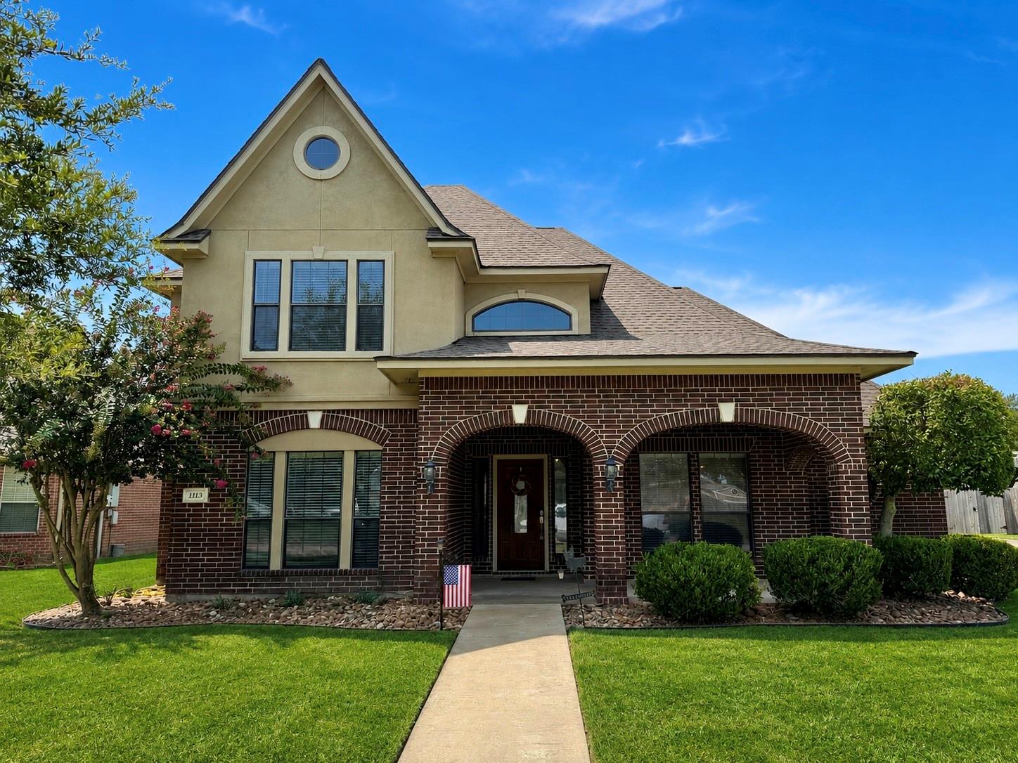 1113 Enchanted Oaks Drive, Angleton Tx 77515 Property Photo 1