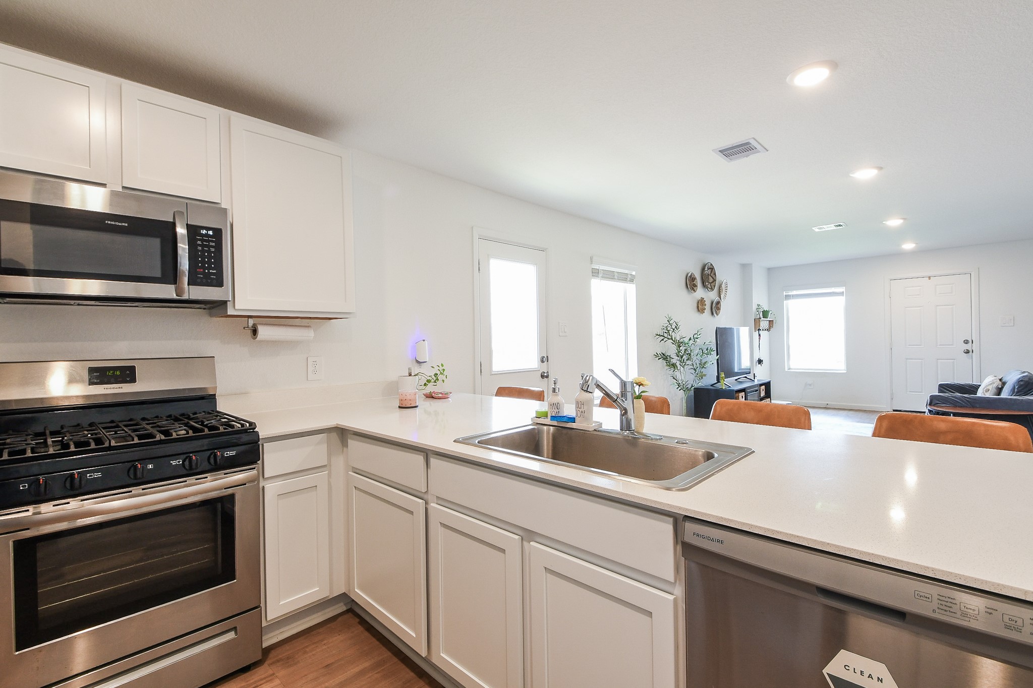 2728 Cadiz Bay Drive Property Photo 12