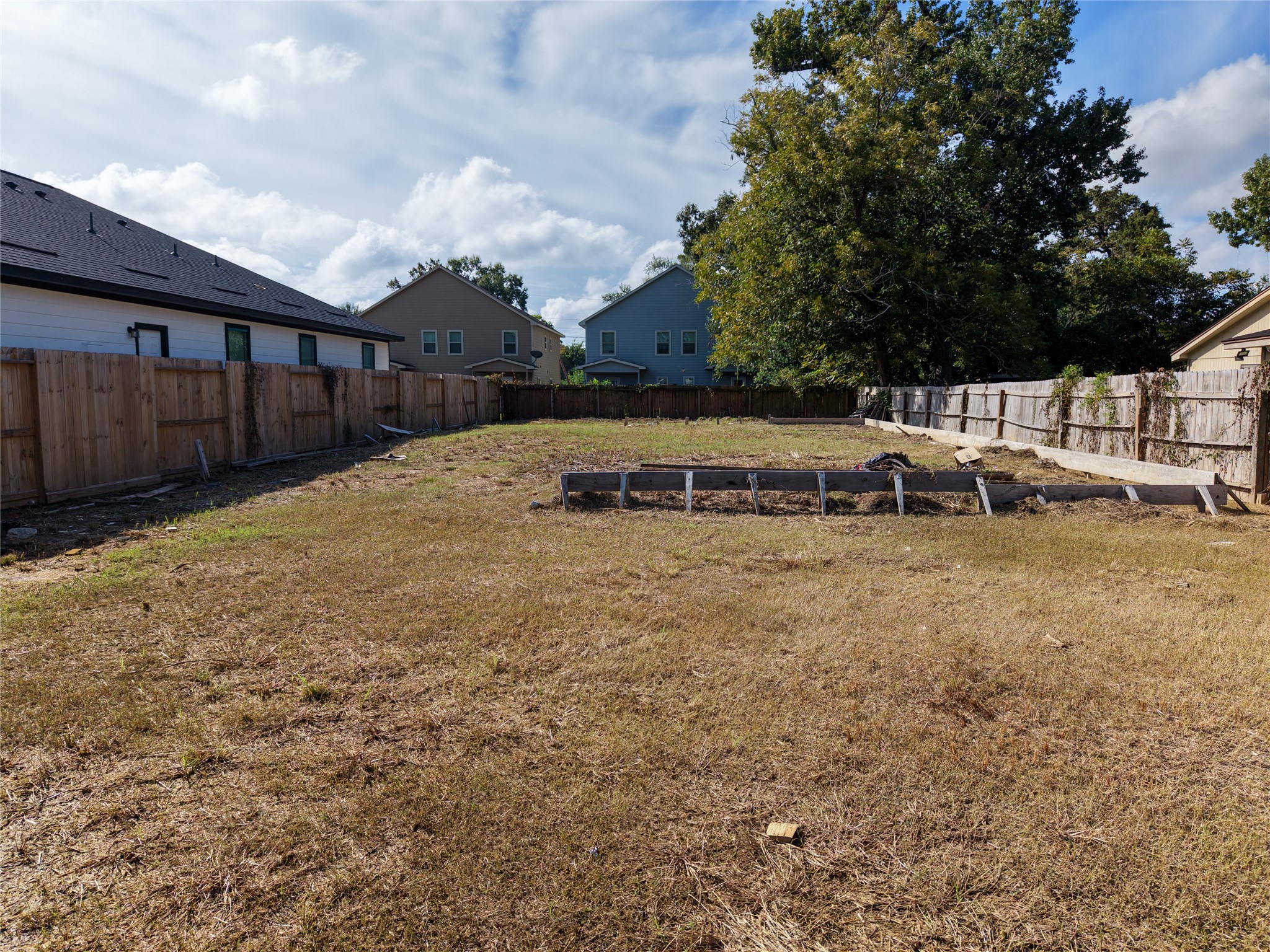 8214 Locksley Road Property Photo 2