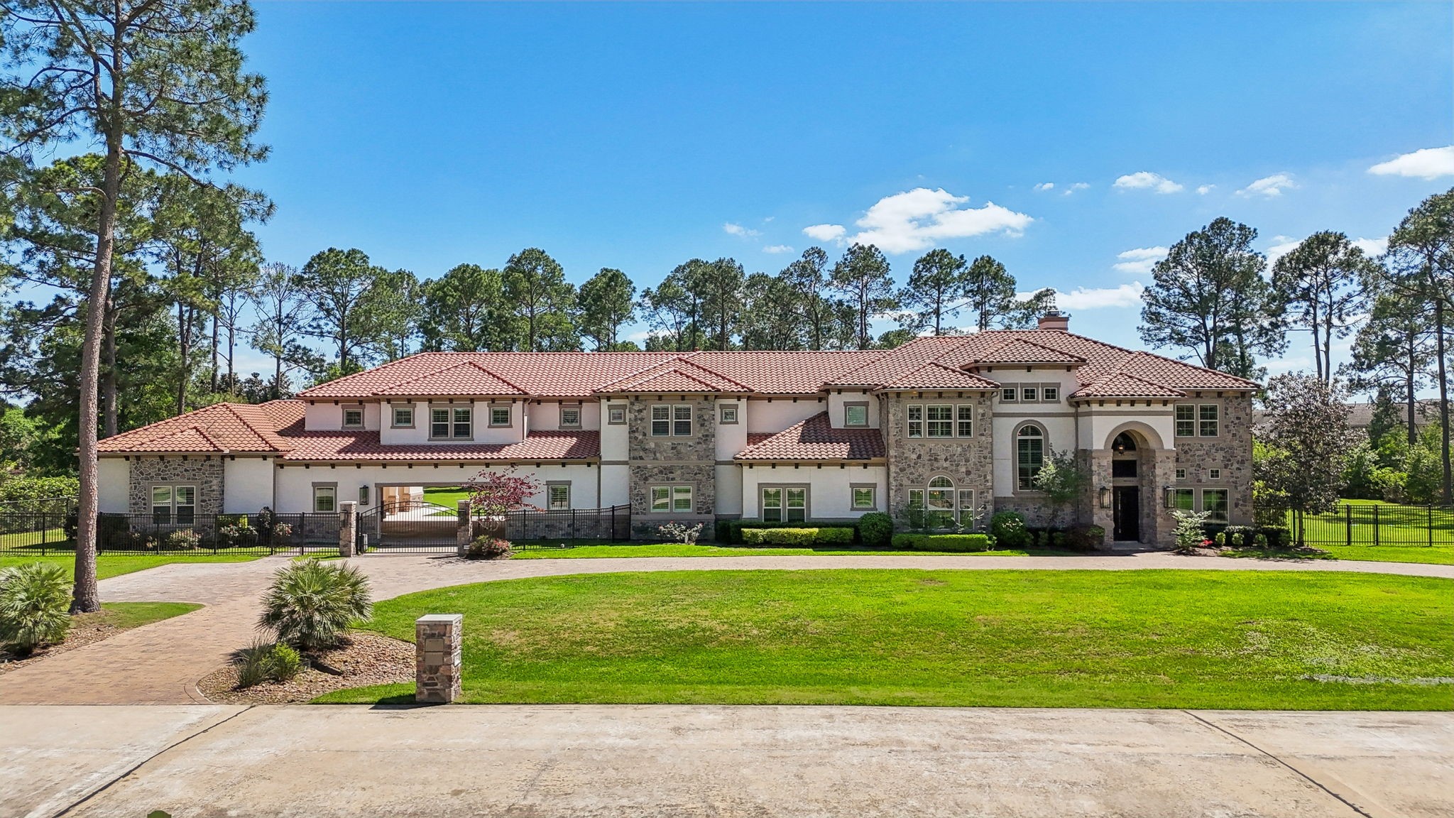 2102 Countryshire Lane Property Photo