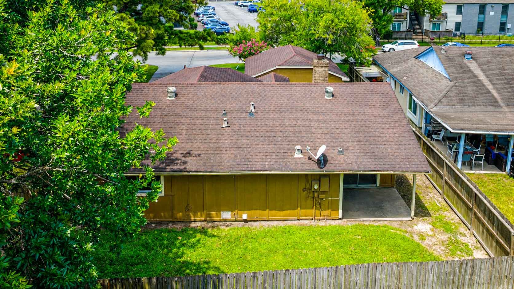 8710 Parkway Forest Drive Property Photo 4