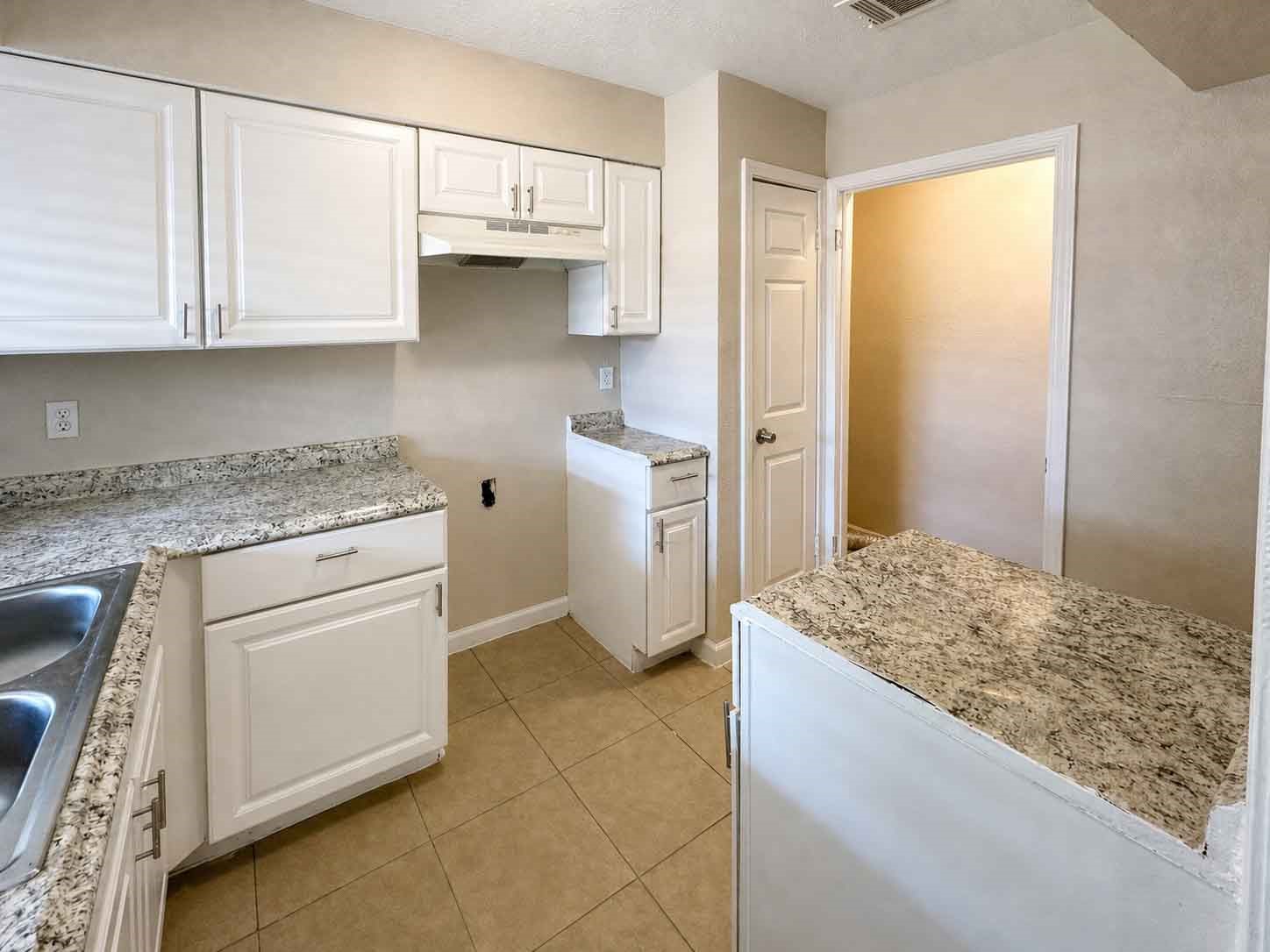 8710 Parkway Forest Drive Property Photo 11