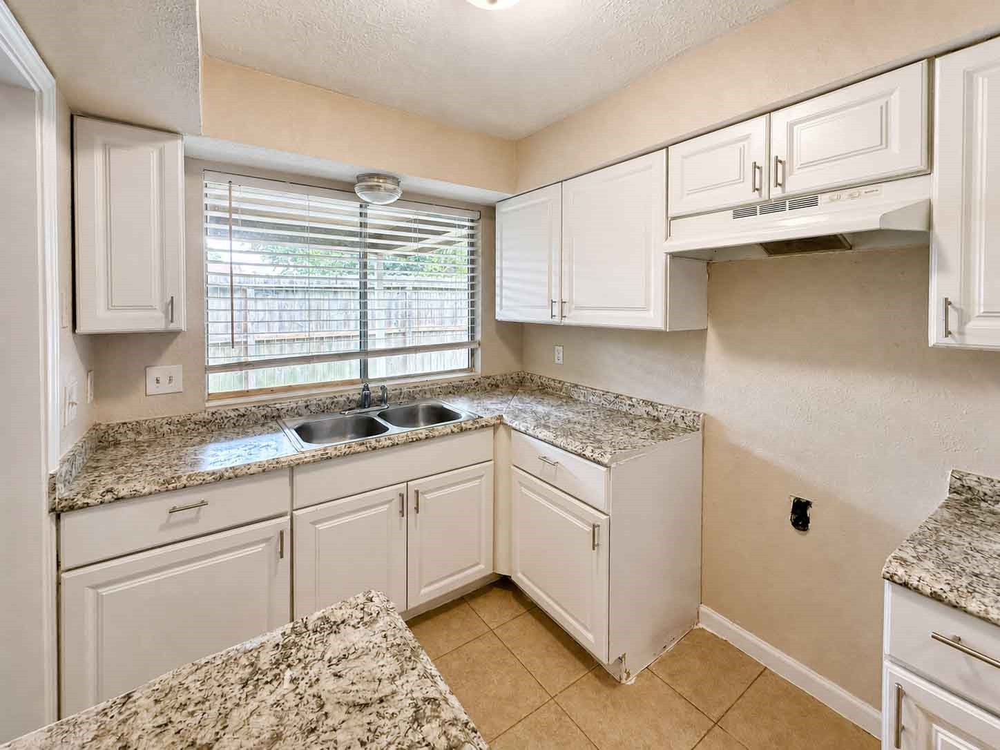 8710 Parkway Forest Drive Property Photo 13