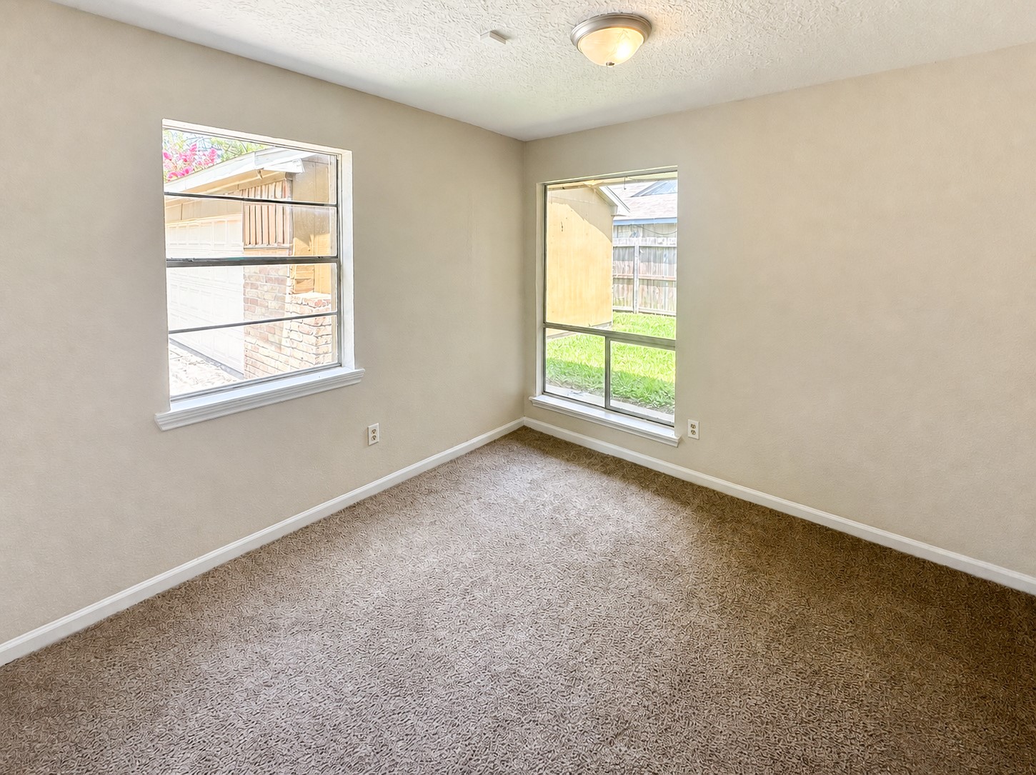 8710 Parkway Forest Drive Property Photo 16