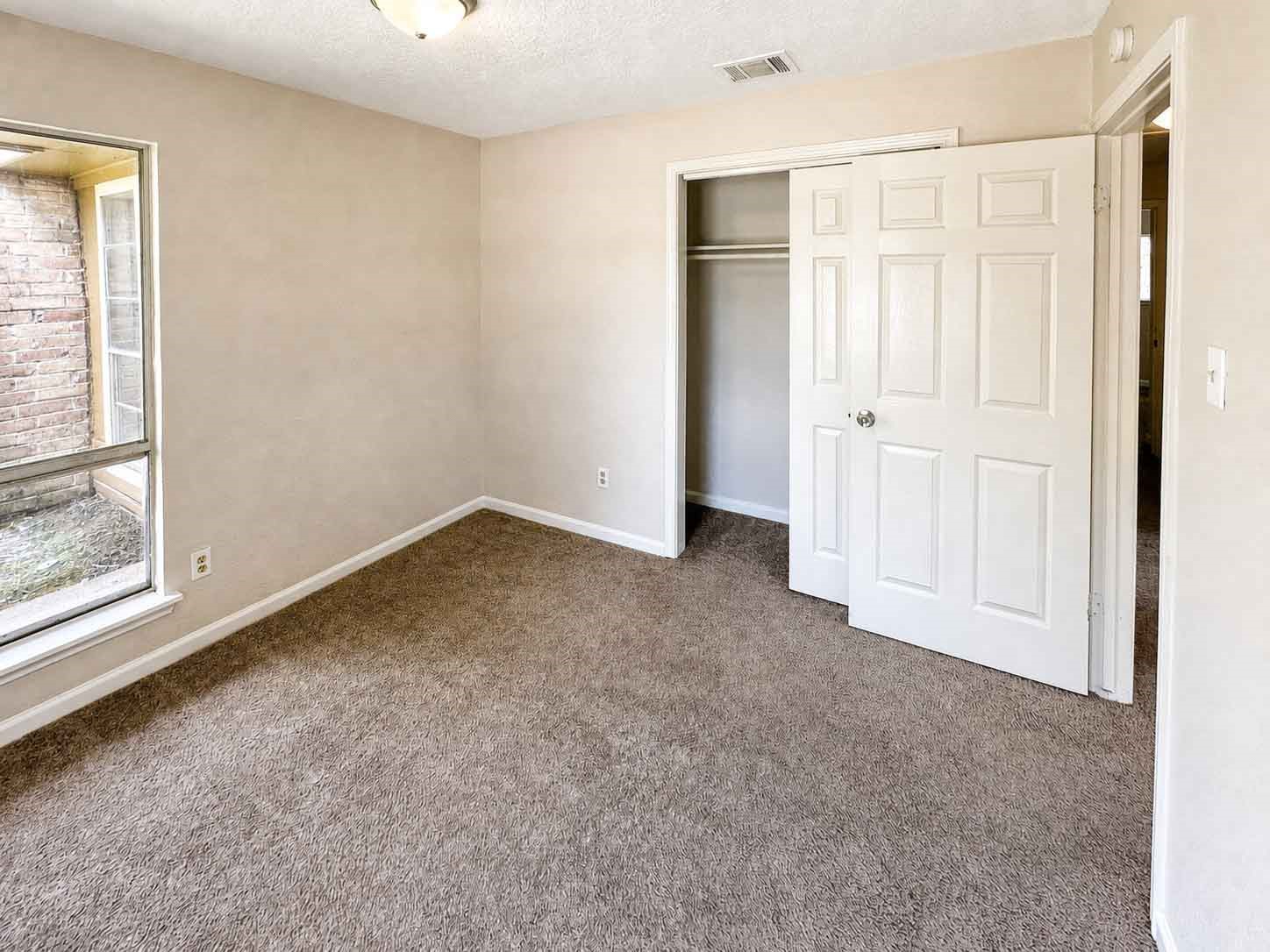 8710 Parkway Forest Drive Property Photo 17