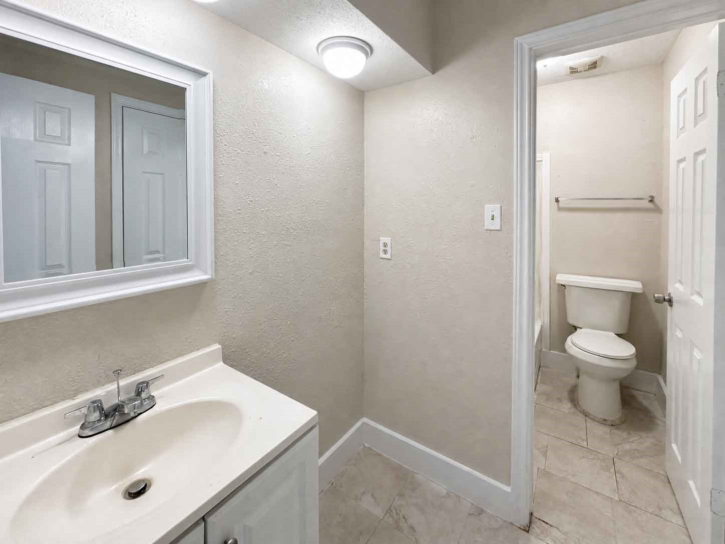 8710 Parkway Forest Drive Property Photo 18