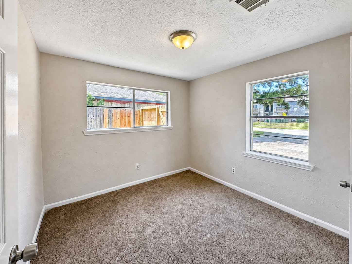 8710 Parkway Forest Drive Property Photo 23