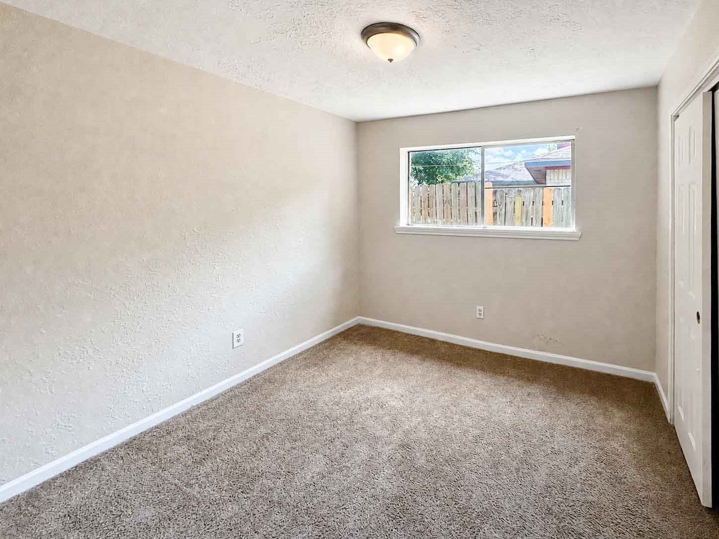 8710 Parkway Forest Drive Property Photo 24