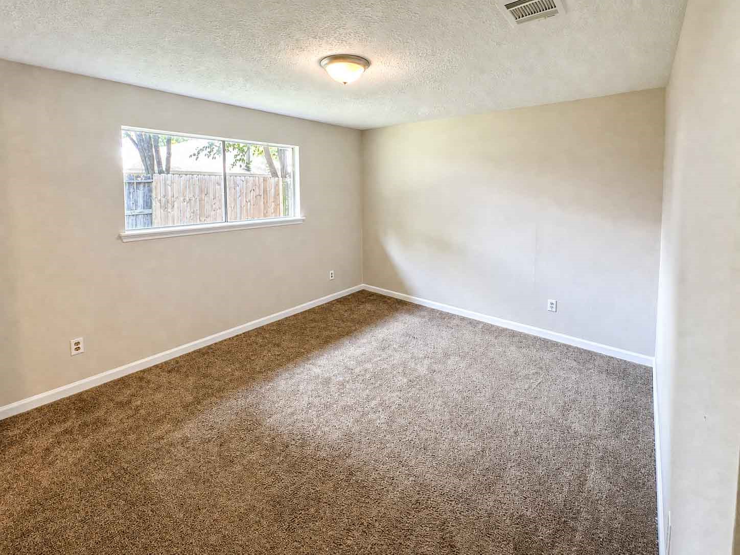 8710 Parkway Forest Drive Property Photo 27