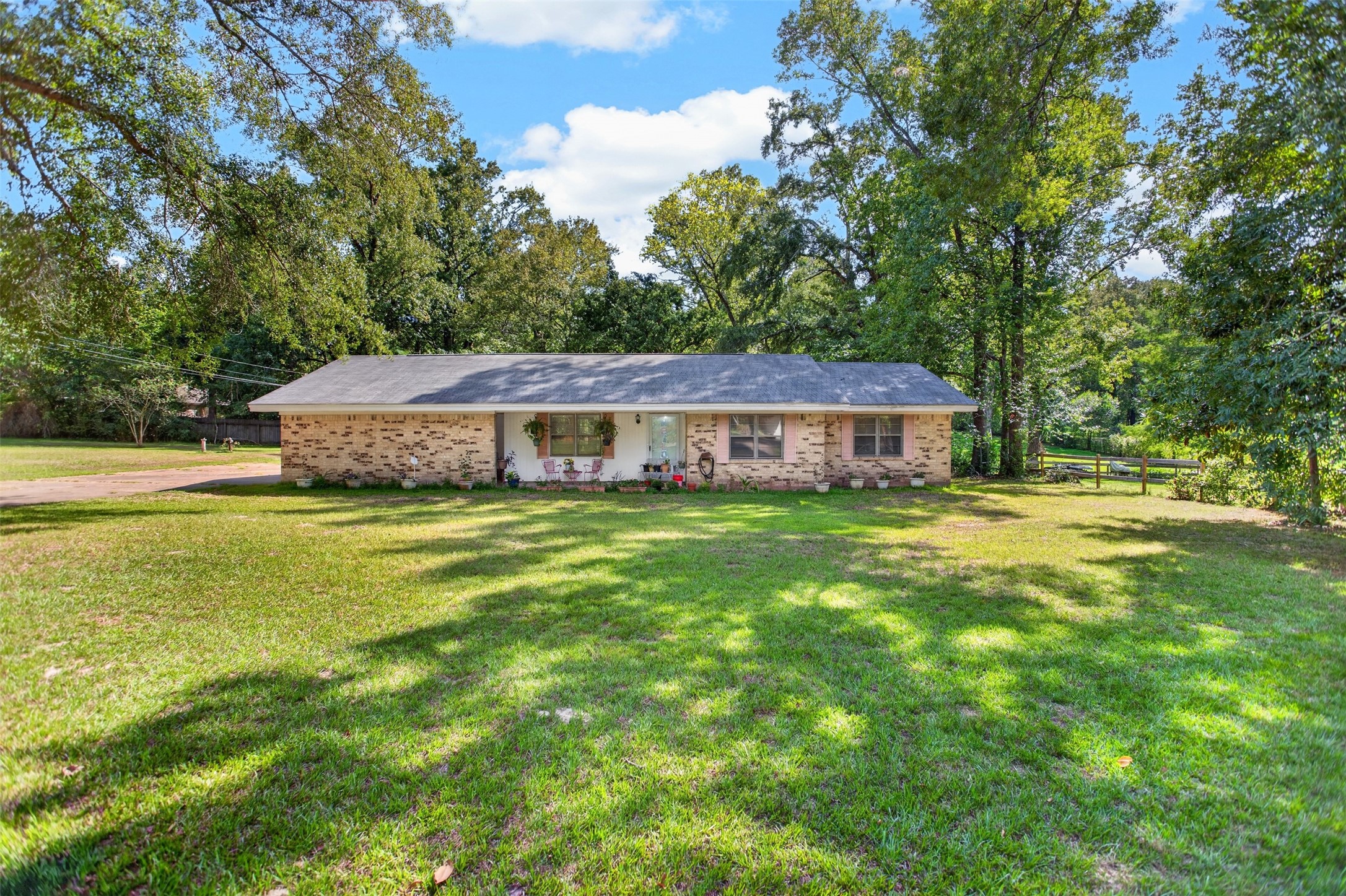 1610 Ginn Way Property Photo 1