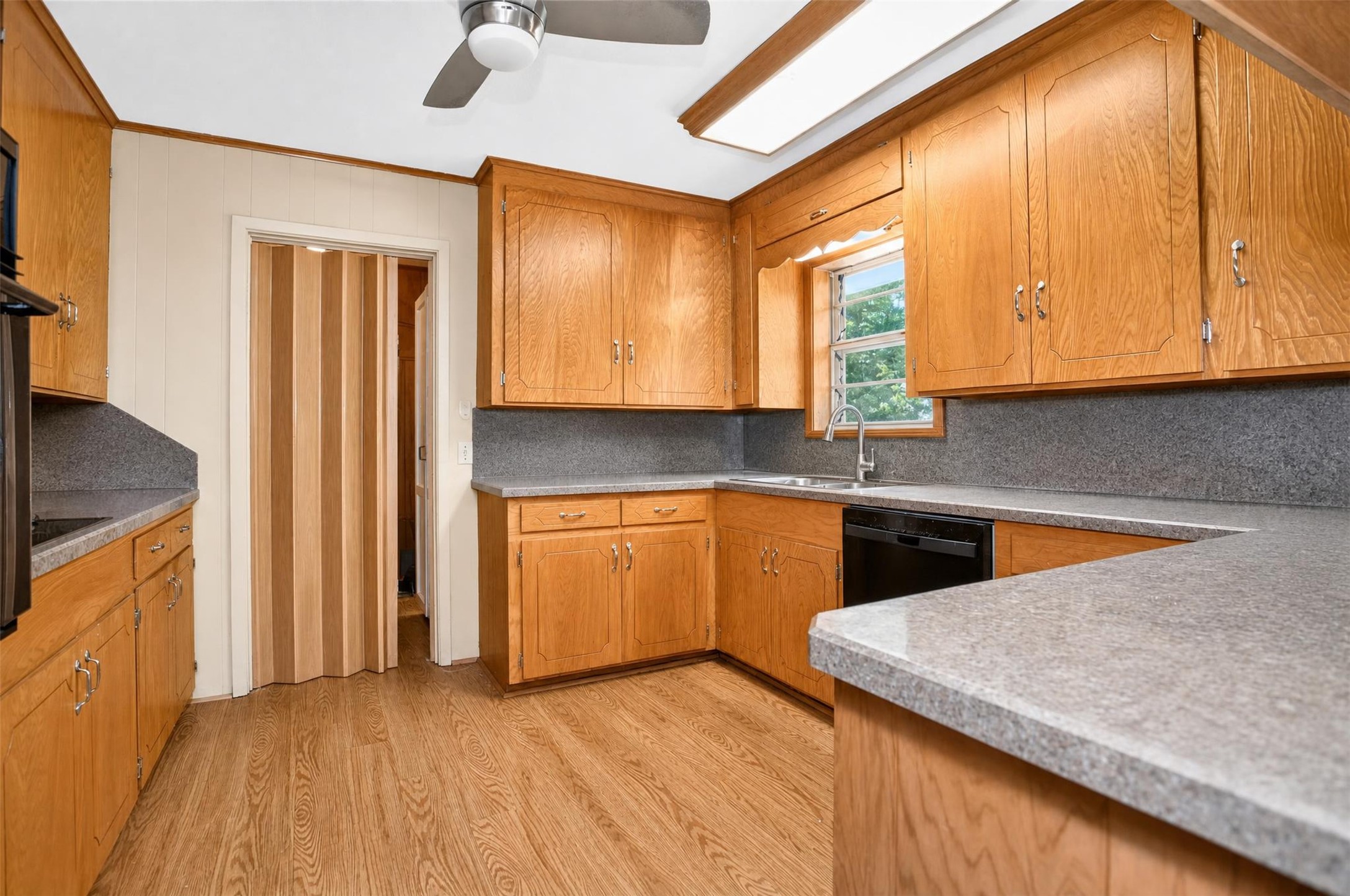 1610 Ginn Way Property Photo 9