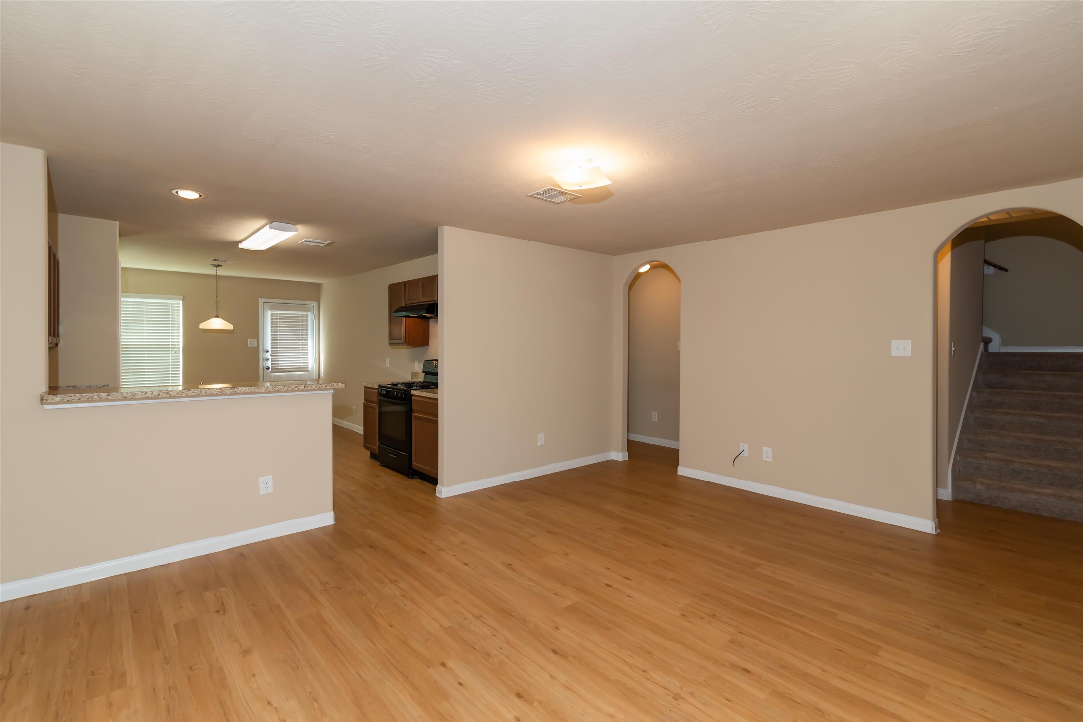 2421 W Werrington Way Property Photo 3
