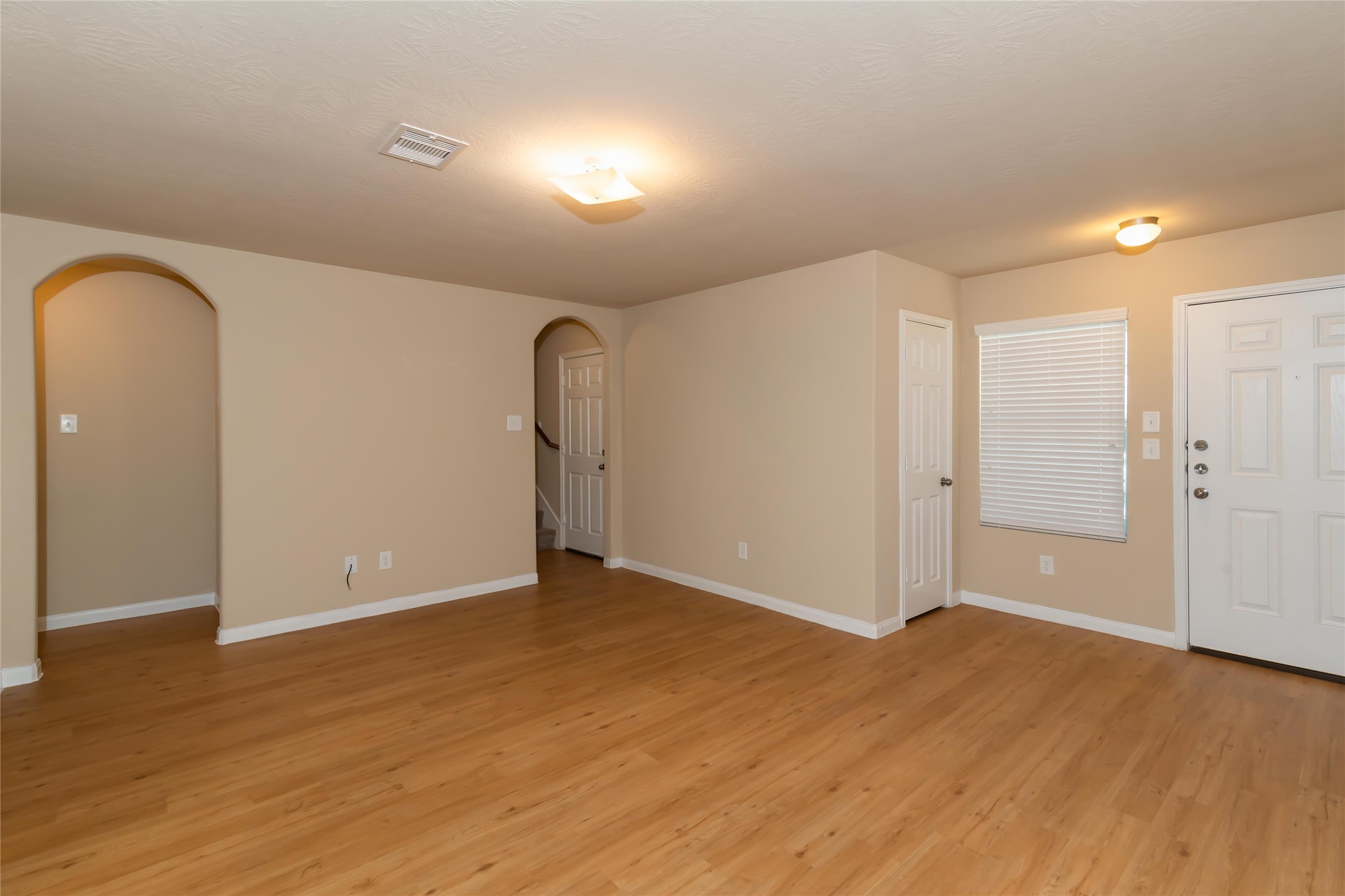 2421 W Werrington Way Property Photo 5