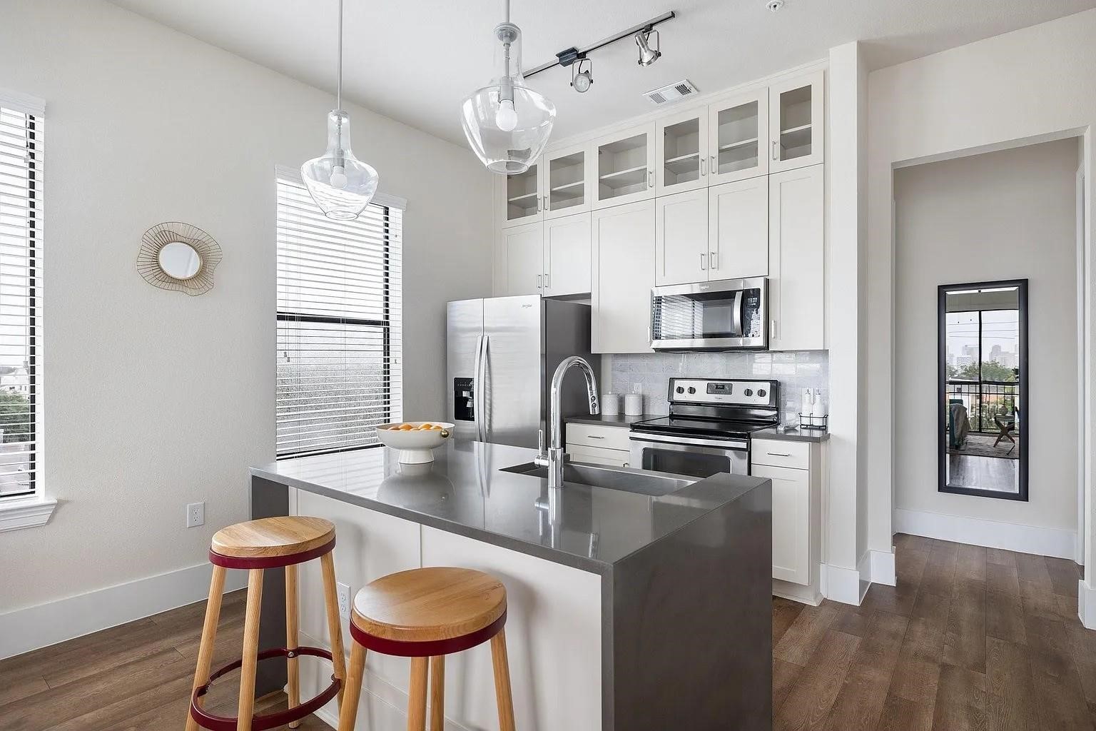 1508 Blodgett Street 501 Property Photo 4