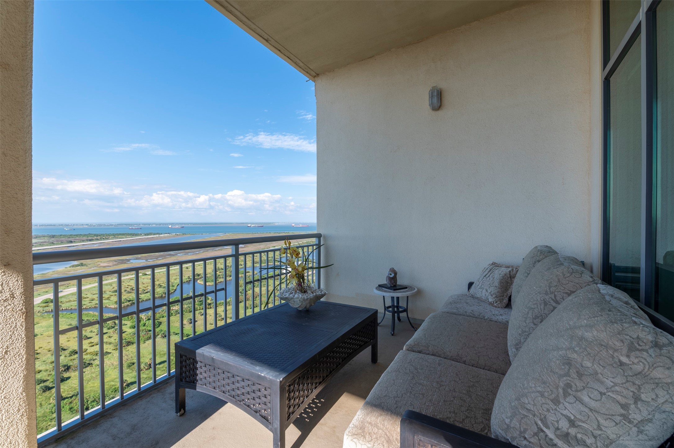 801 E Beach Drive Bc2808 Property Photo 12
