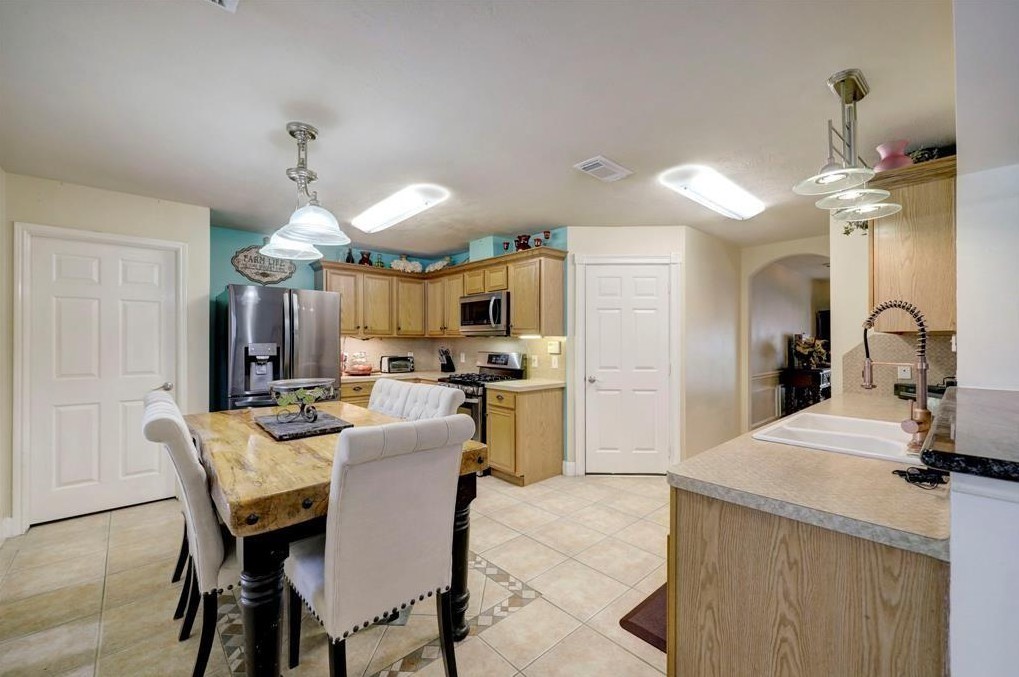 5949 Whispering Lakes Drive Property Photo 8