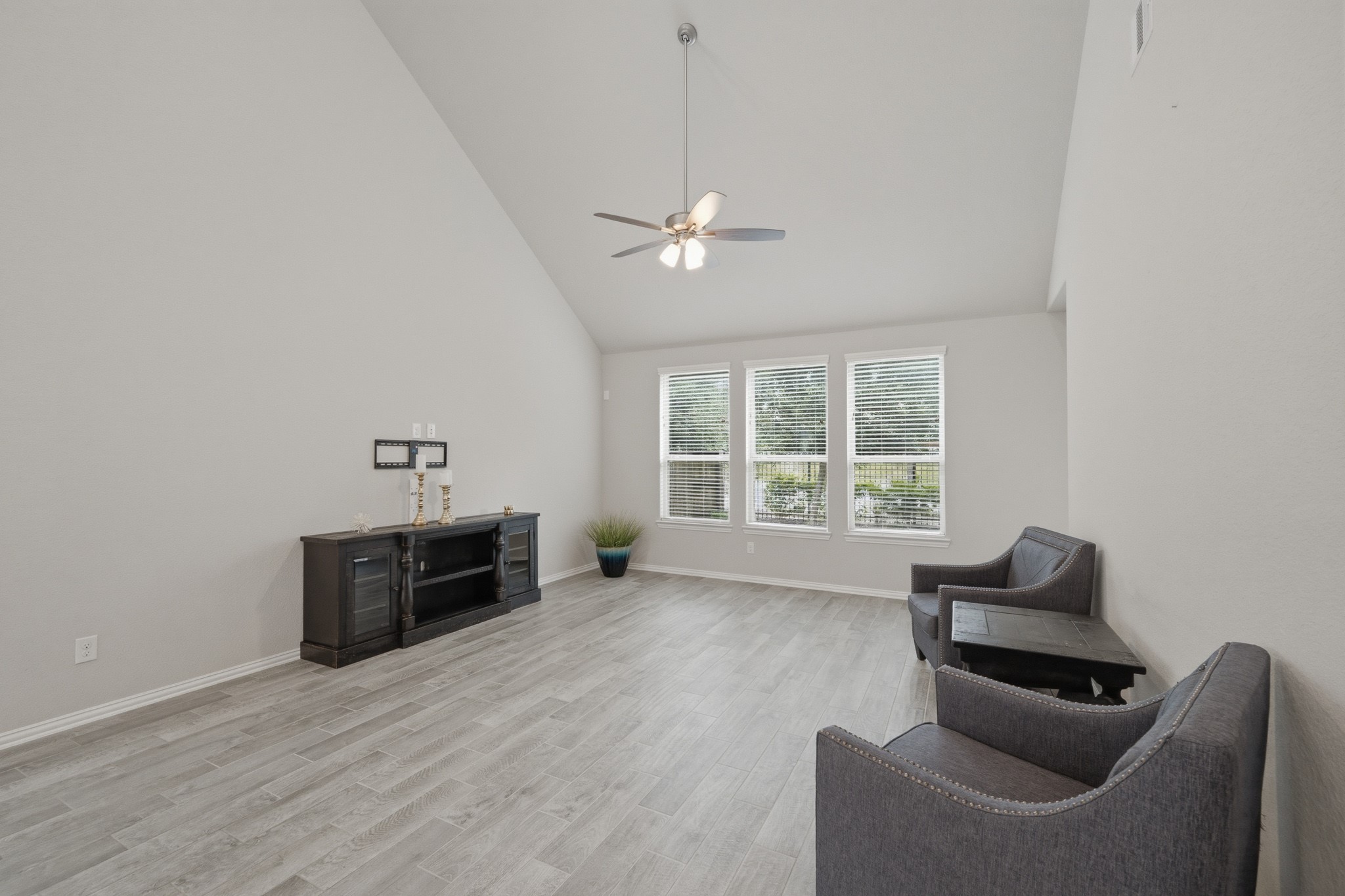 10602 Wagner Street Property Photo 4