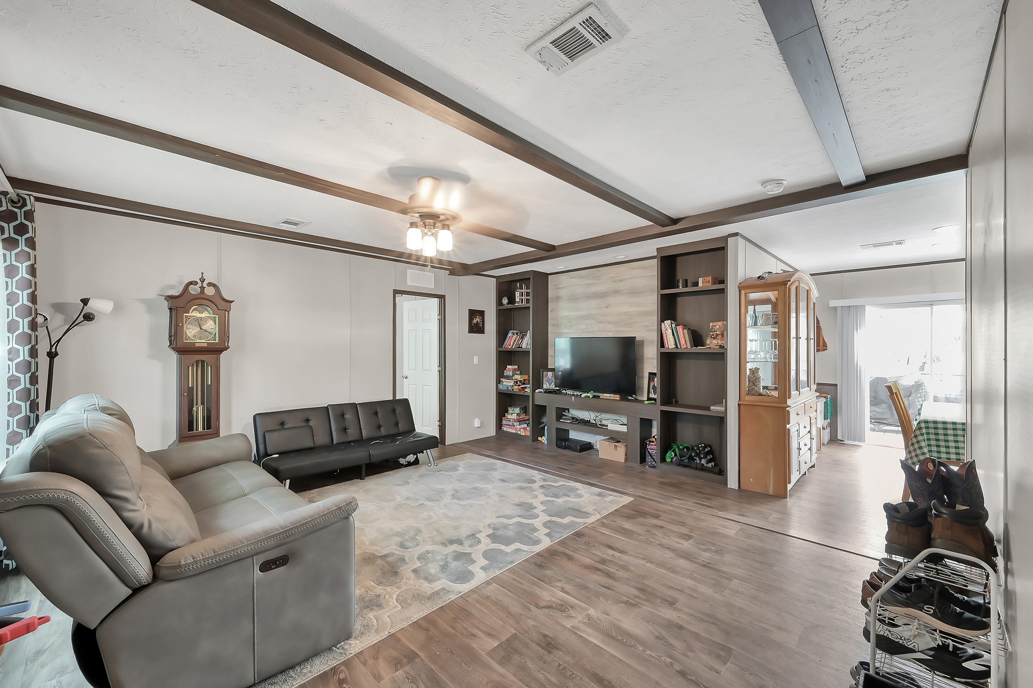15835 Lowell Property Photo 1