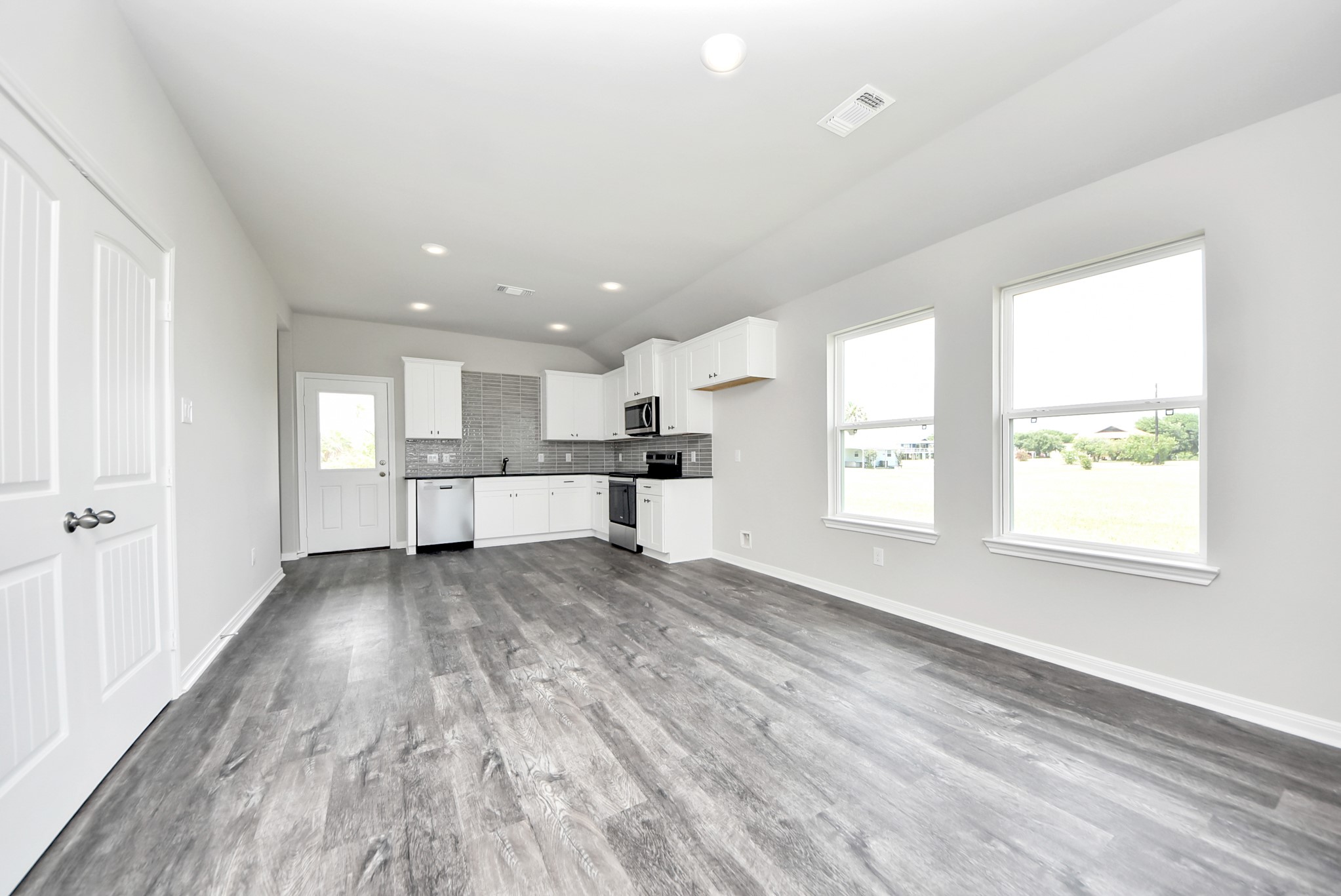 688 Swallow Drive Property Photo 10