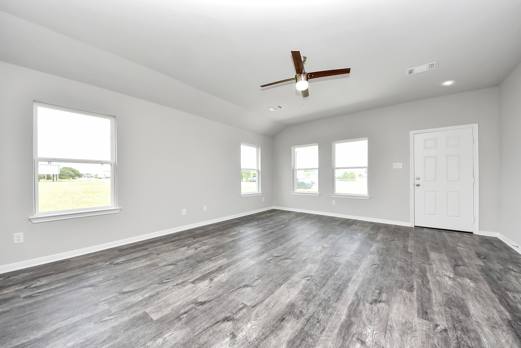 688 Swallow Drive Property Photo 14