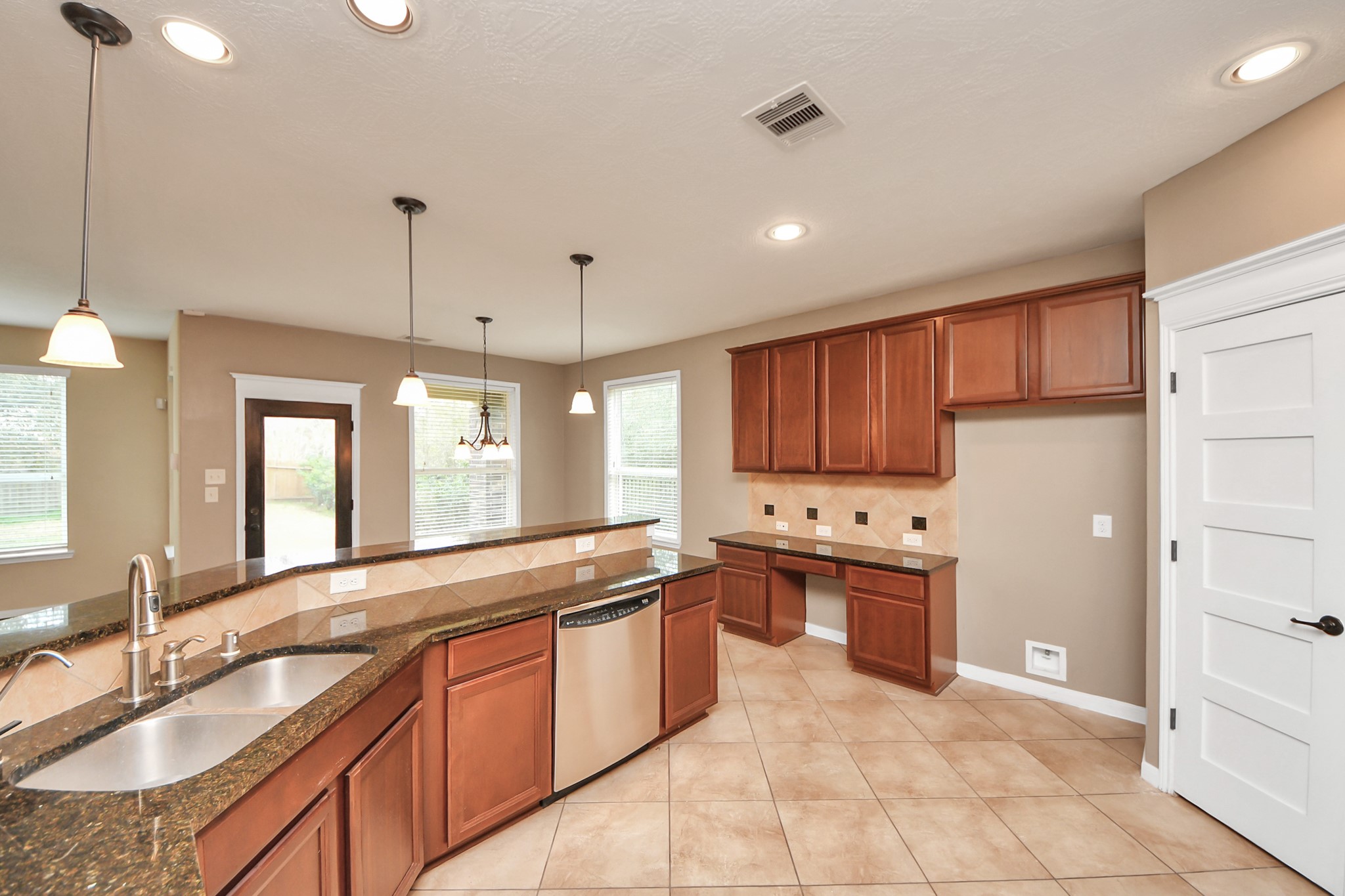 18006 E Williams Bend Drive Property Photo 33