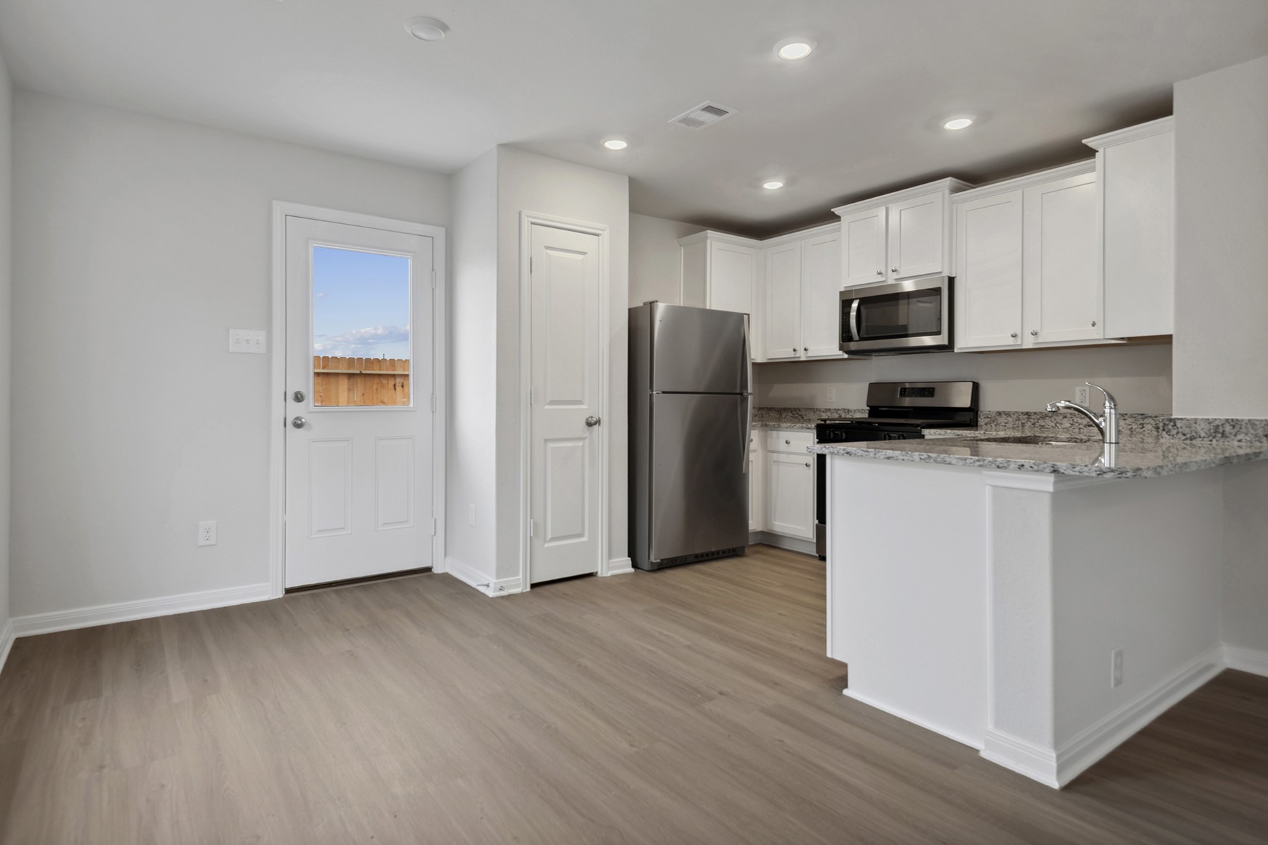 16475 Honeysuckle Hill Drive Property Photo 11